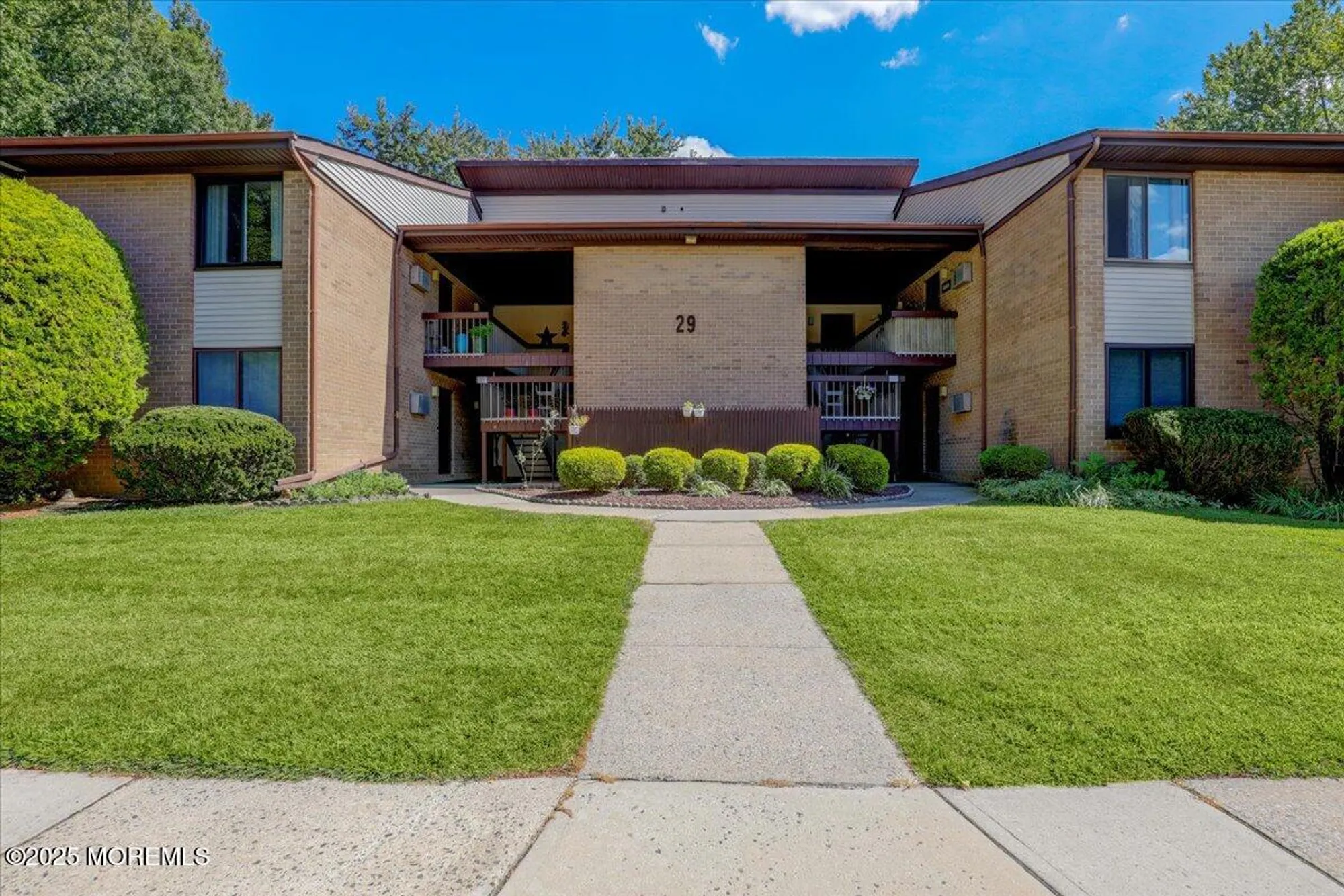 Property Slideshow image 1 of 28 | 29 meadow green cir a, Manalapan, NJ, 07726