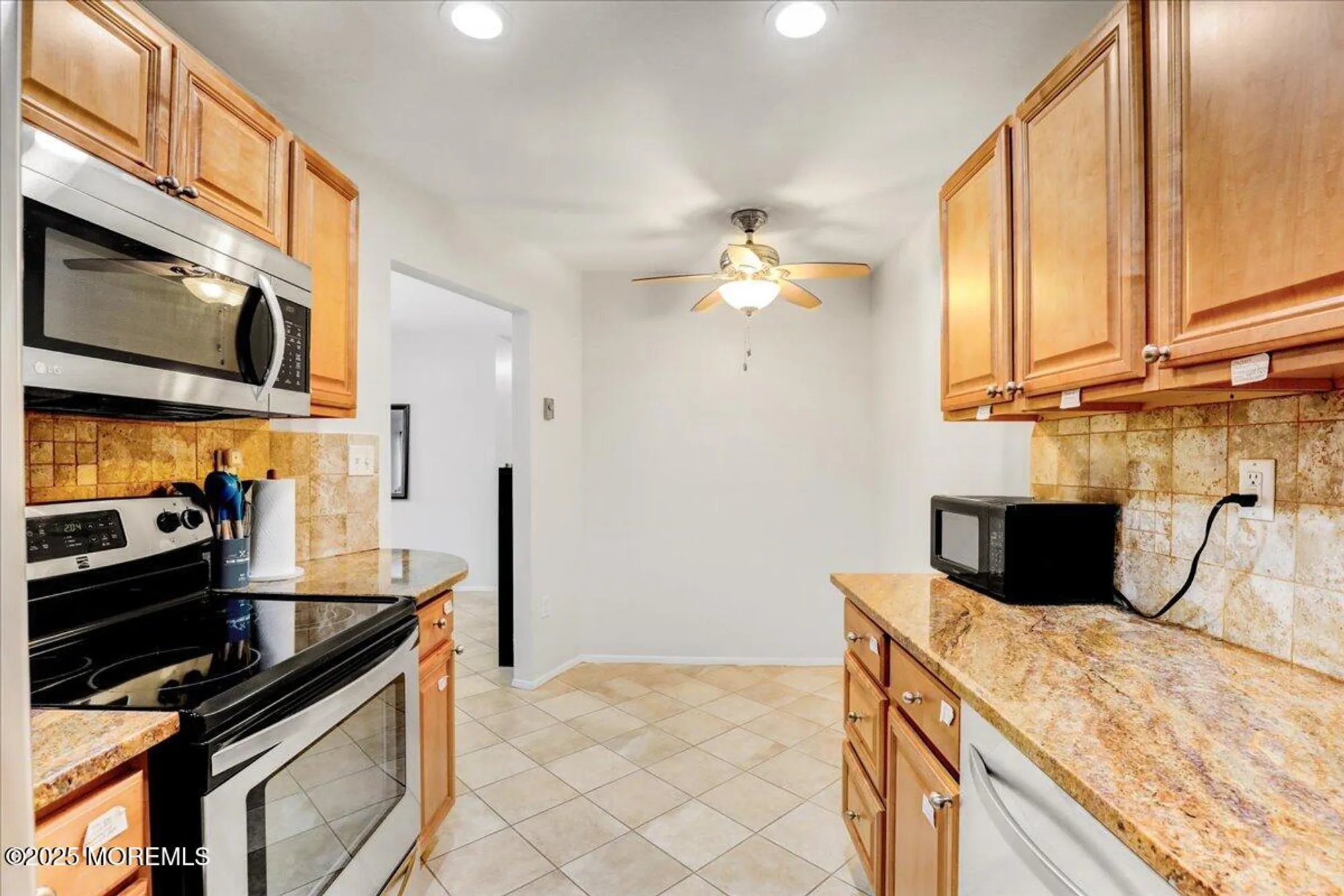 Property Slideshow image 17 of 28 | 29 meadow green cir a, Manalapan, NJ, 07726