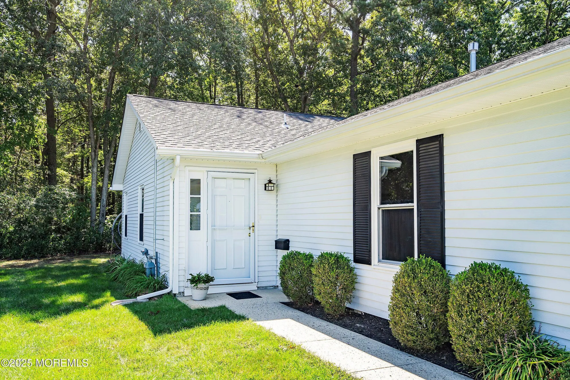 Property Slideshow image 7 of 43 | 9 whitney ct, Brick, NJ, 08724