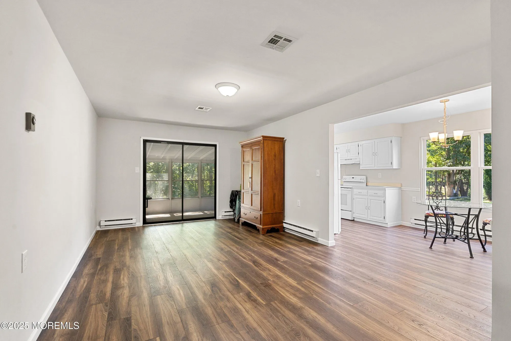 Property Slideshow image 14 of 43 | 9 whitney ct, Brick, NJ, 08724