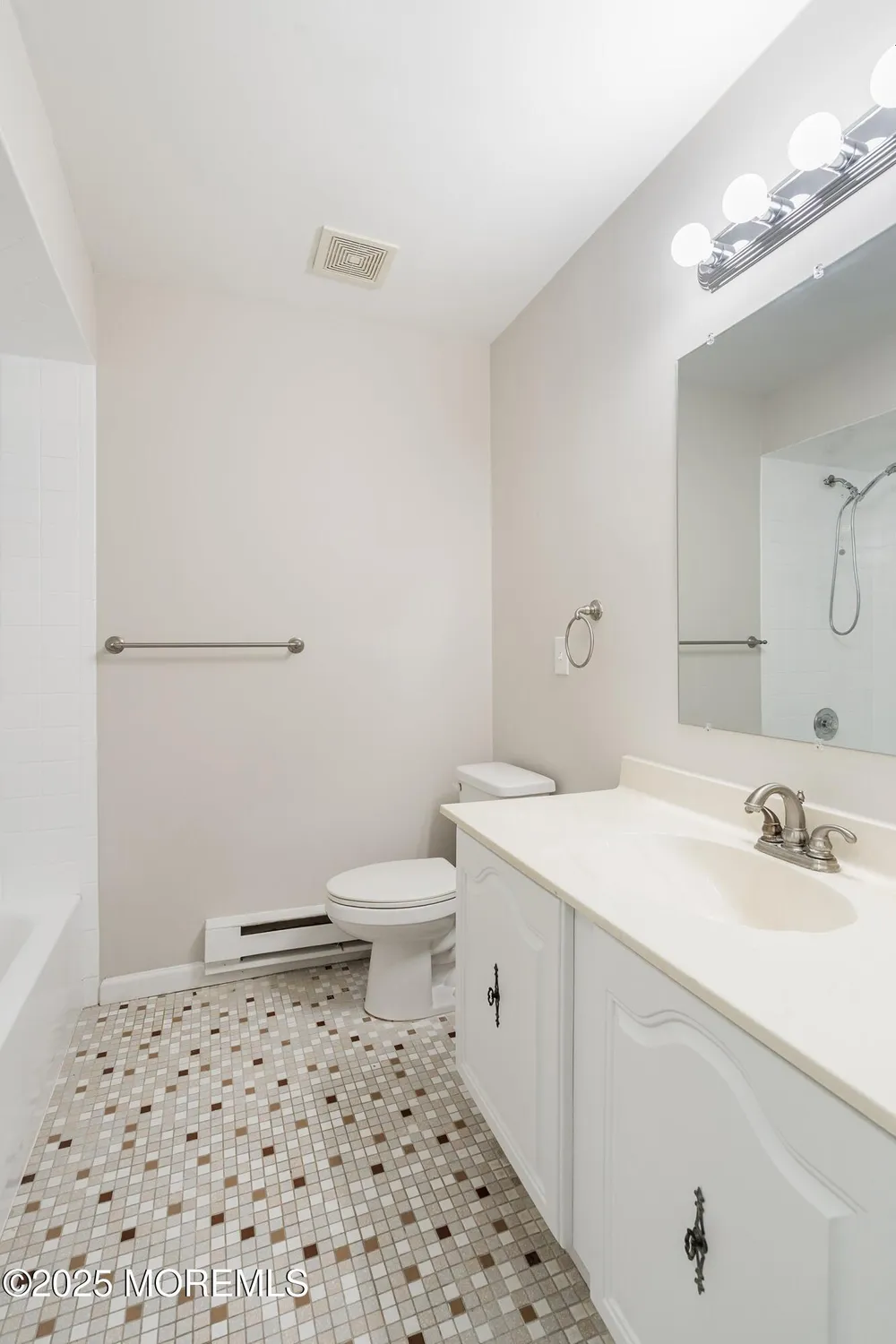 Property Slideshow image 28 of 43 | 9 whitney ct, Brick, NJ, 08724