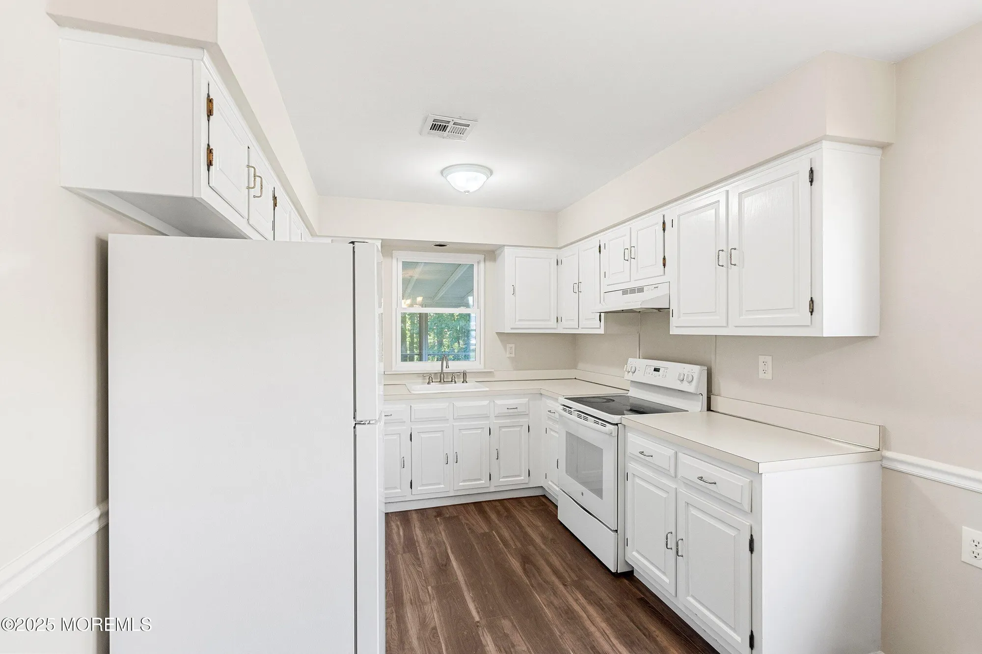 Property Slideshow image 21 of 43 | 9 whitney ct, Brick, NJ, 08724