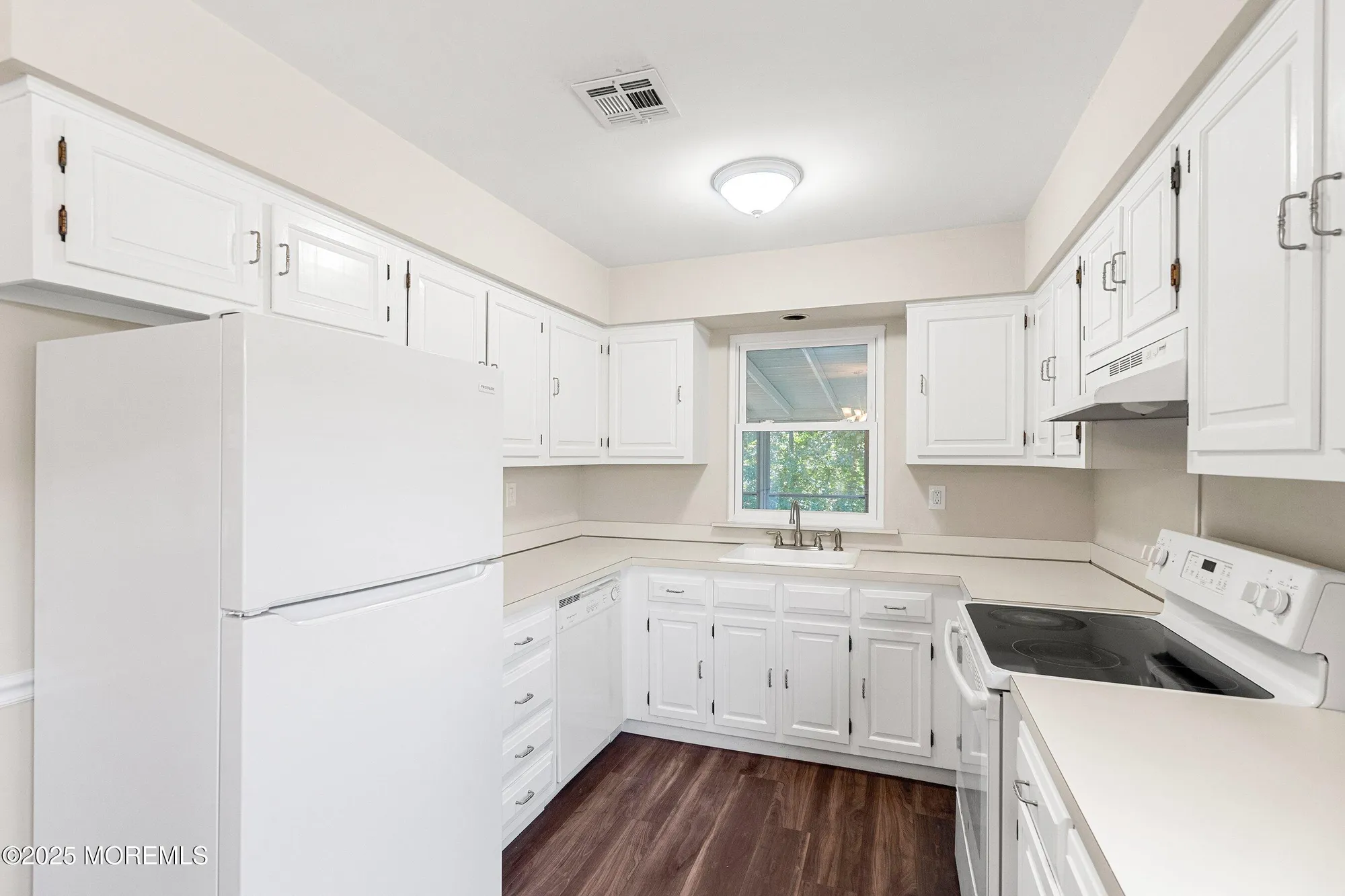 Property Slideshow image 22 of 43 | 9 whitney ct, Brick, NJ, 08724