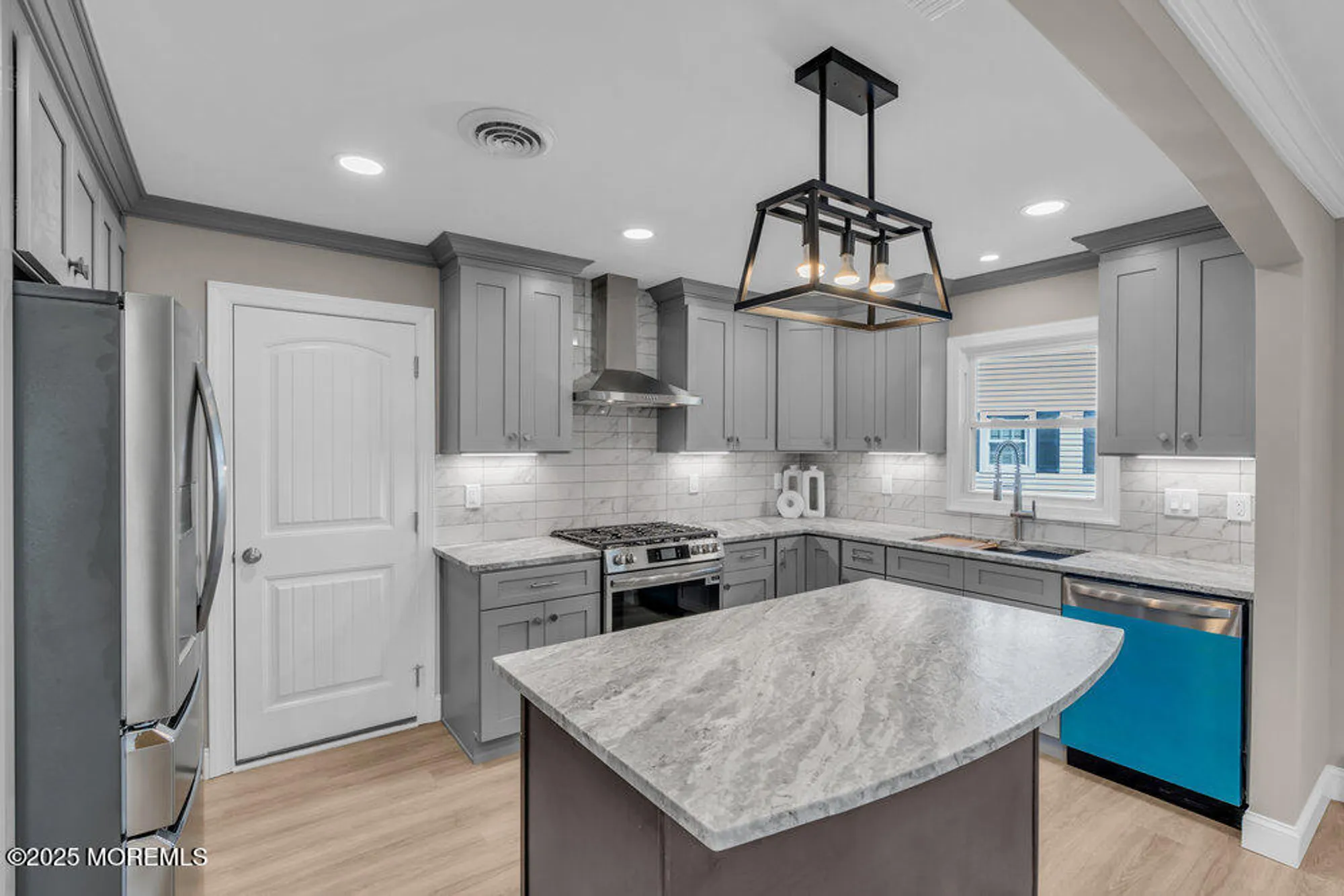 Property Slideshow image 1 of 68 | 33 brookfield ct, Toms River, NJ, 08757