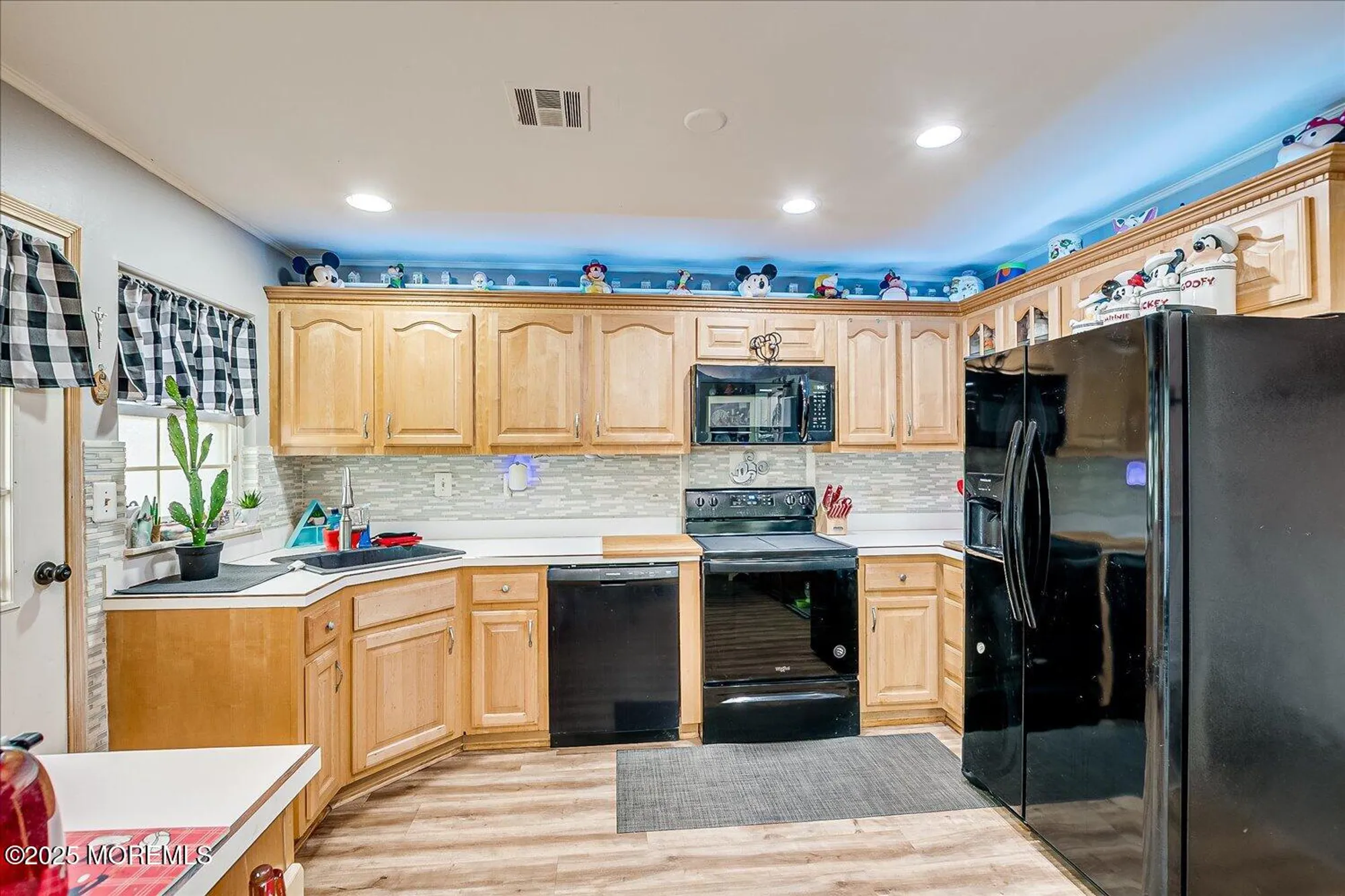 Property Slideshow image 9 of 31 | 1052b shetland dr, Lakewood, NJ, 08701