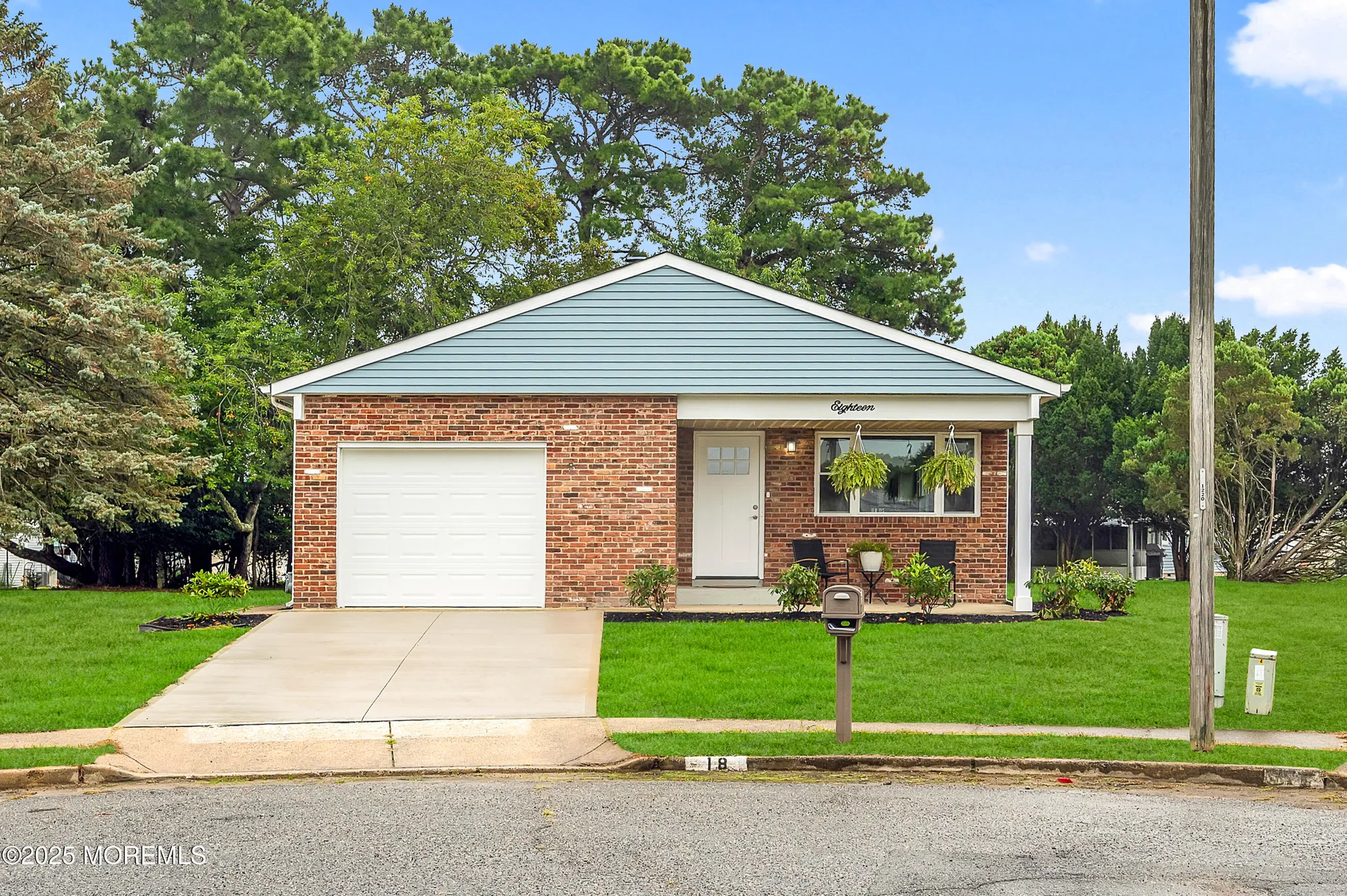 Property Slideshow image 2 of 29 | 18 morongo ct, Toms River, NJ, 08757