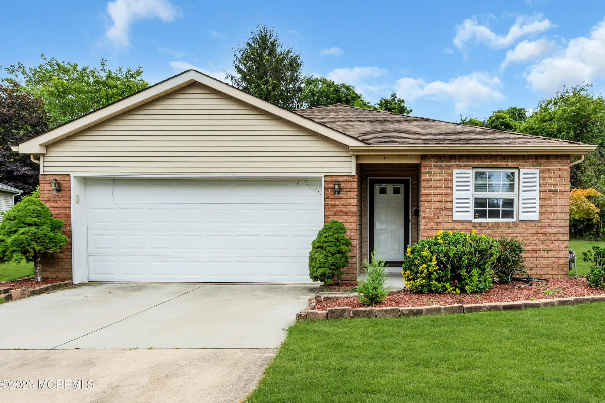 Property Slideshow image 5 of 31 | 1970 cherryvale ct, Toms River, NJ, 08755