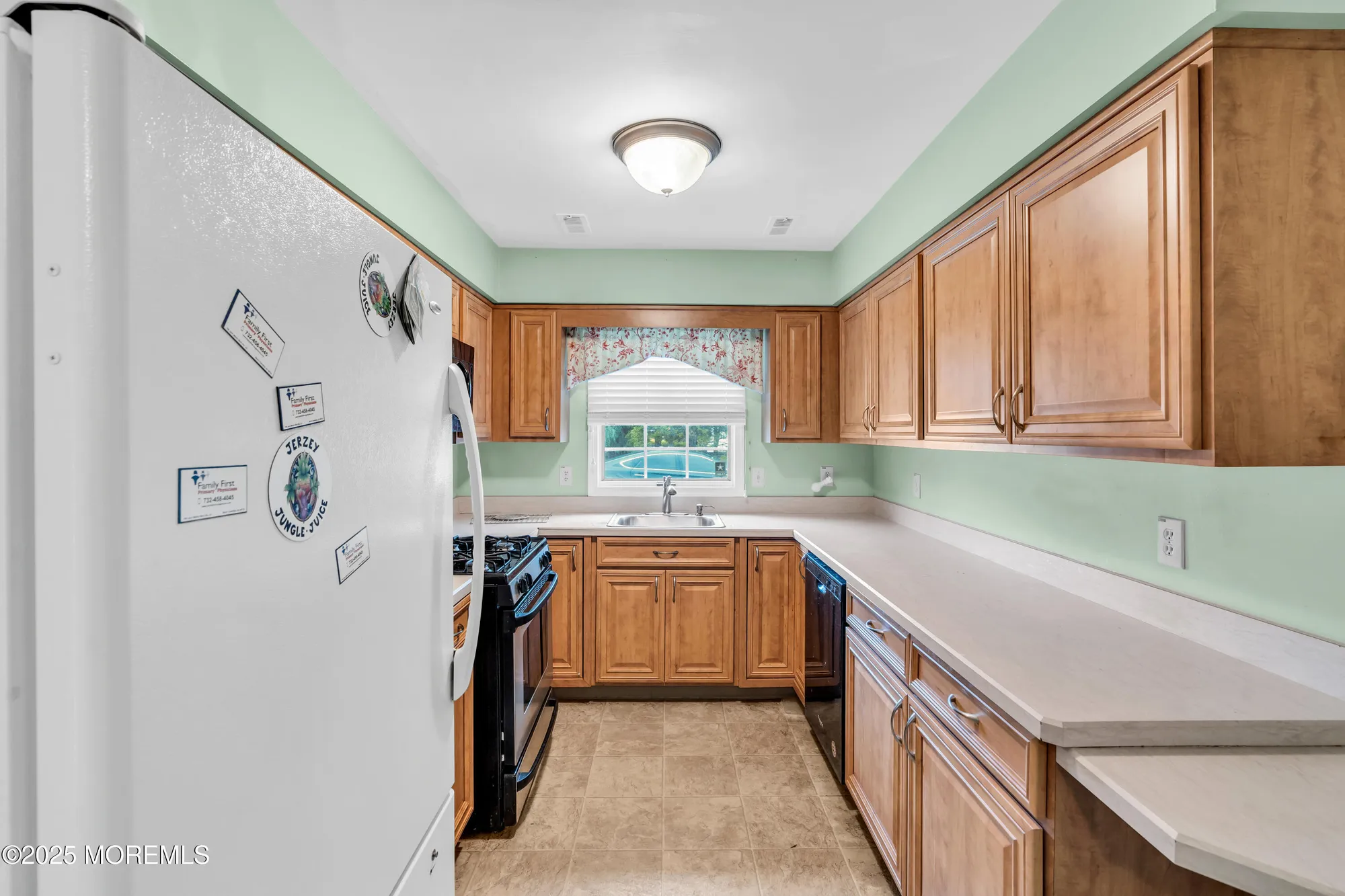 Property Slideshow image 21 of 31 | 1970 cherryvale ct, Toms River, NJ, 08755