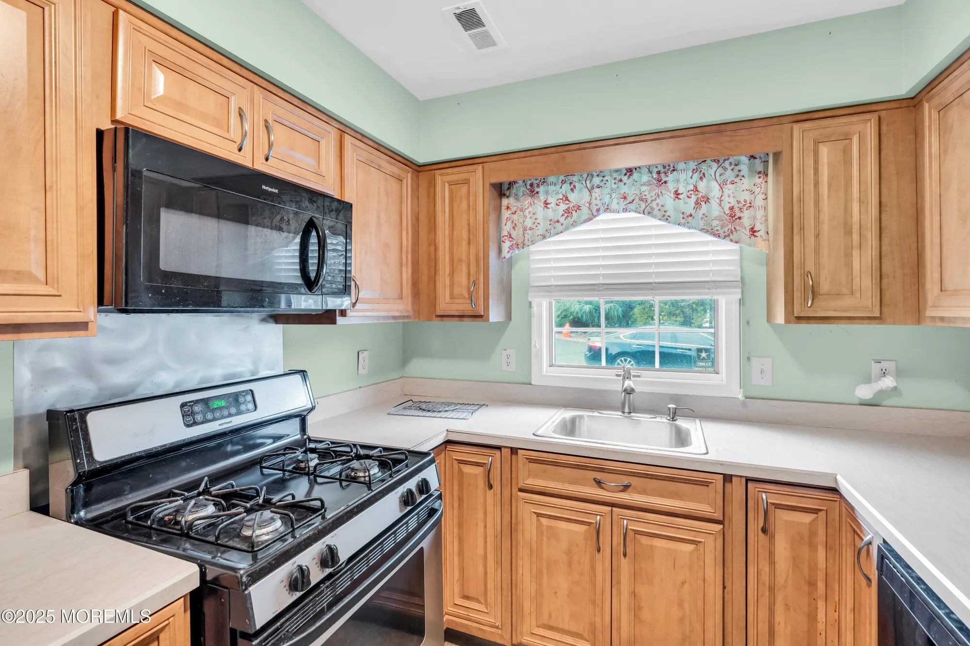 Property Slideshow image 22 of 31 | 1970 cherryvale ct, Toms River, NJ, 08755