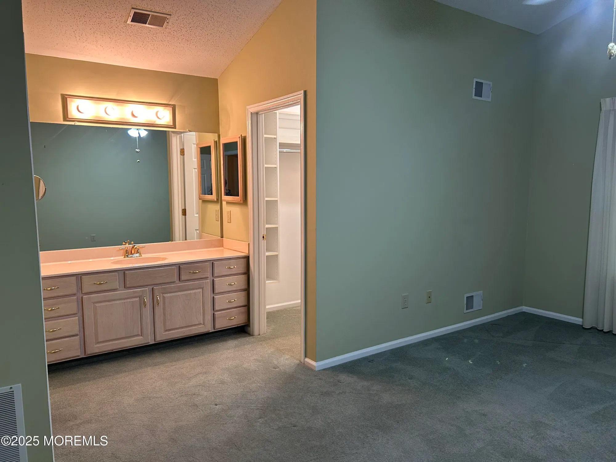 Property Slideshow image 20 of 38 | 2263 s chanticleer ct, Toms River, NJ, 08755