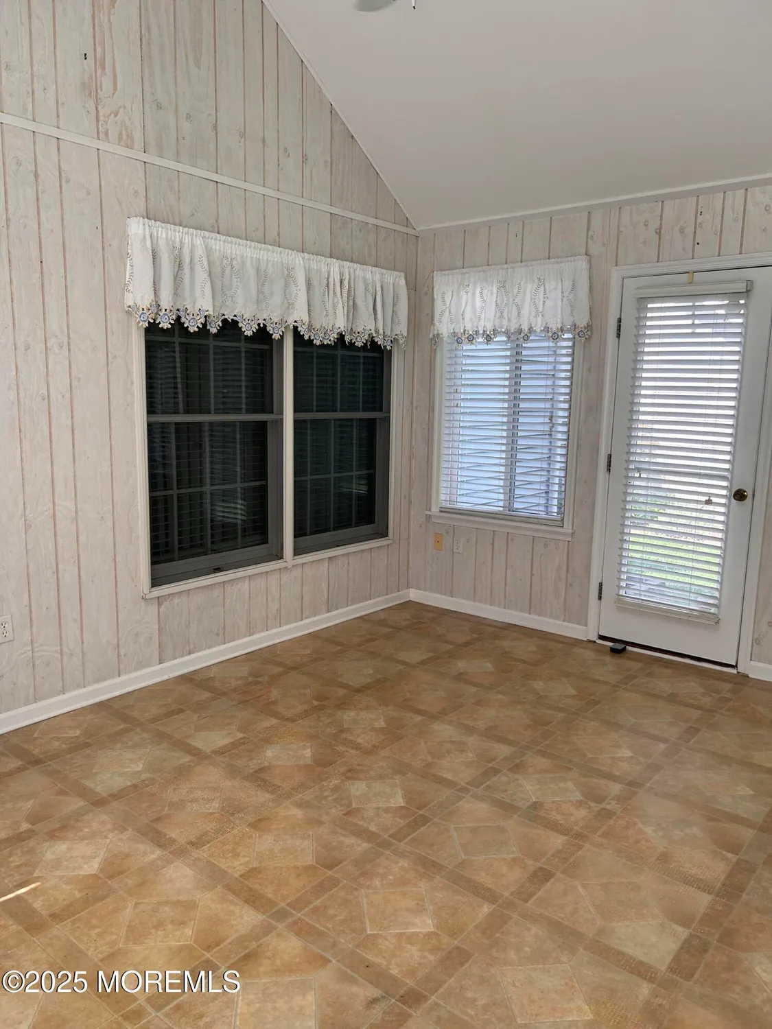 Property Slideshow image 27 of 38 | 2263 s chanticleer ct, Toms River, NJ, 08755