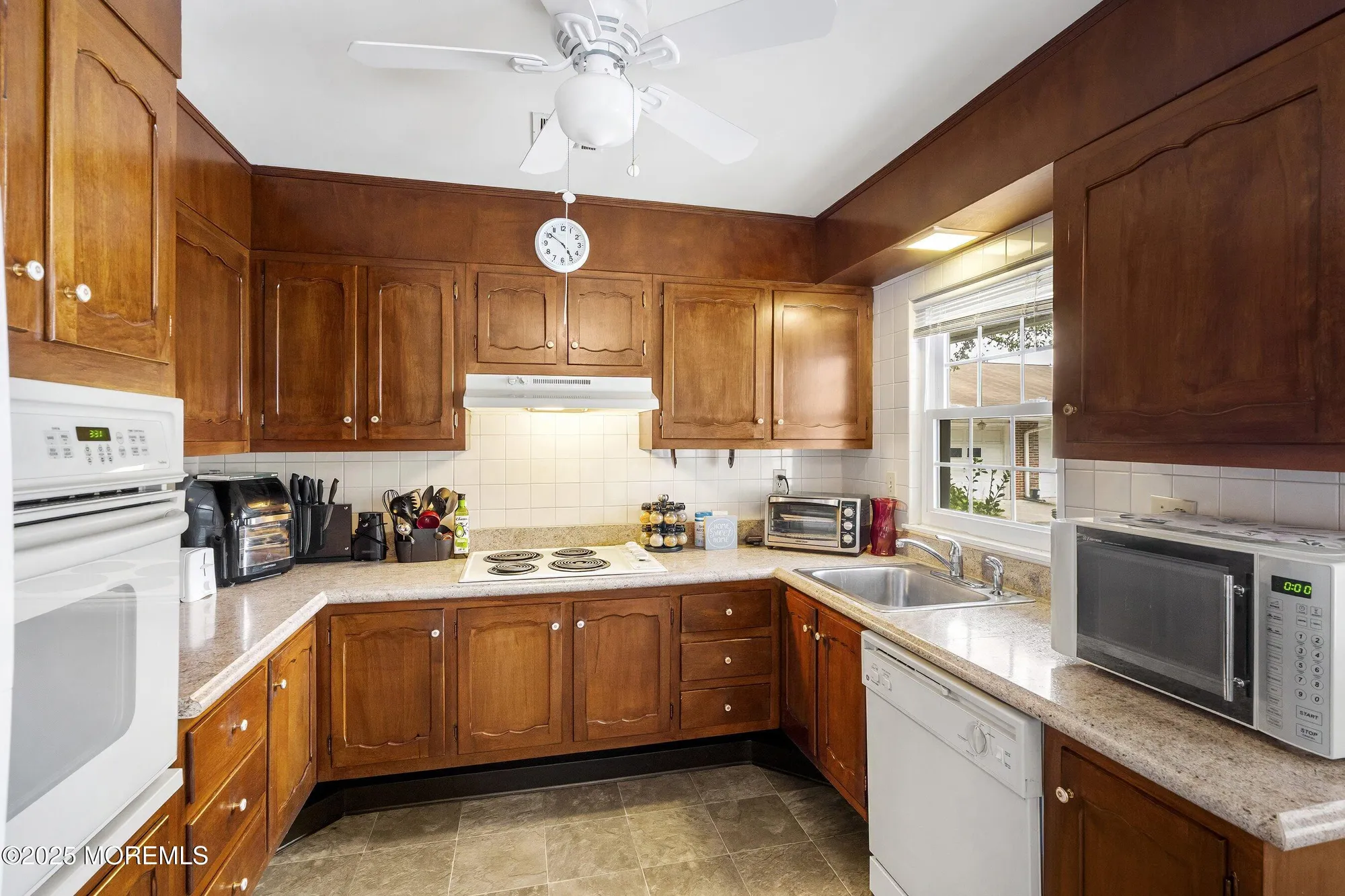 Property Slideshow image 3 of 23 | 612a lake point dr, Lakewood, NJ, 08701