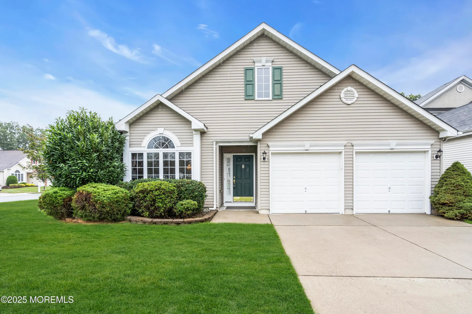 Property Slideshow image 4 of 32 | 2 seminole ct, Jackson, NJ, 08527