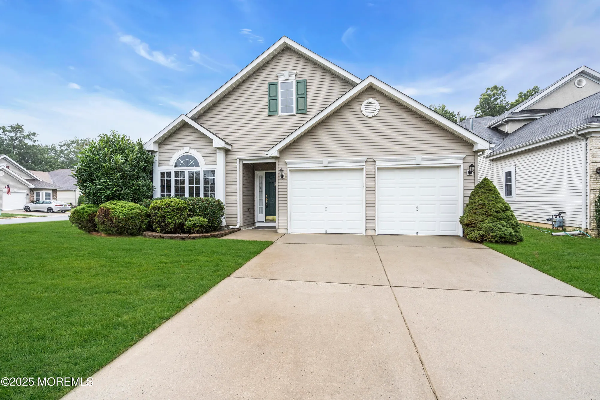 Property Slideshow image 5 of 32 | 2 seminole ct, Jackson, NJ, 08527