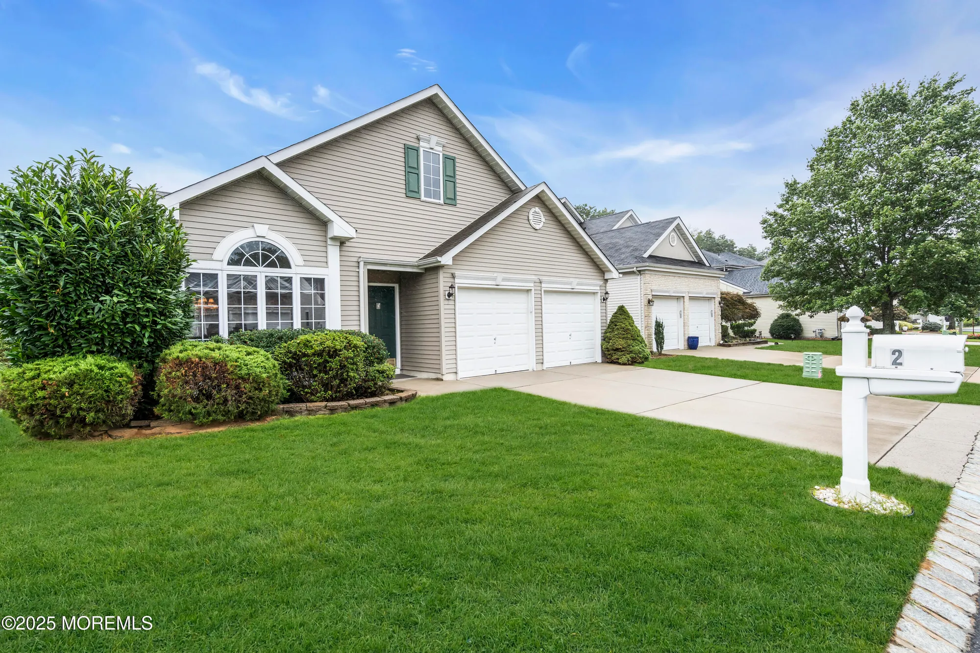 Property Slideshow image 6 of 32 | 2 seminole ct, Jackson, NJ, 08527