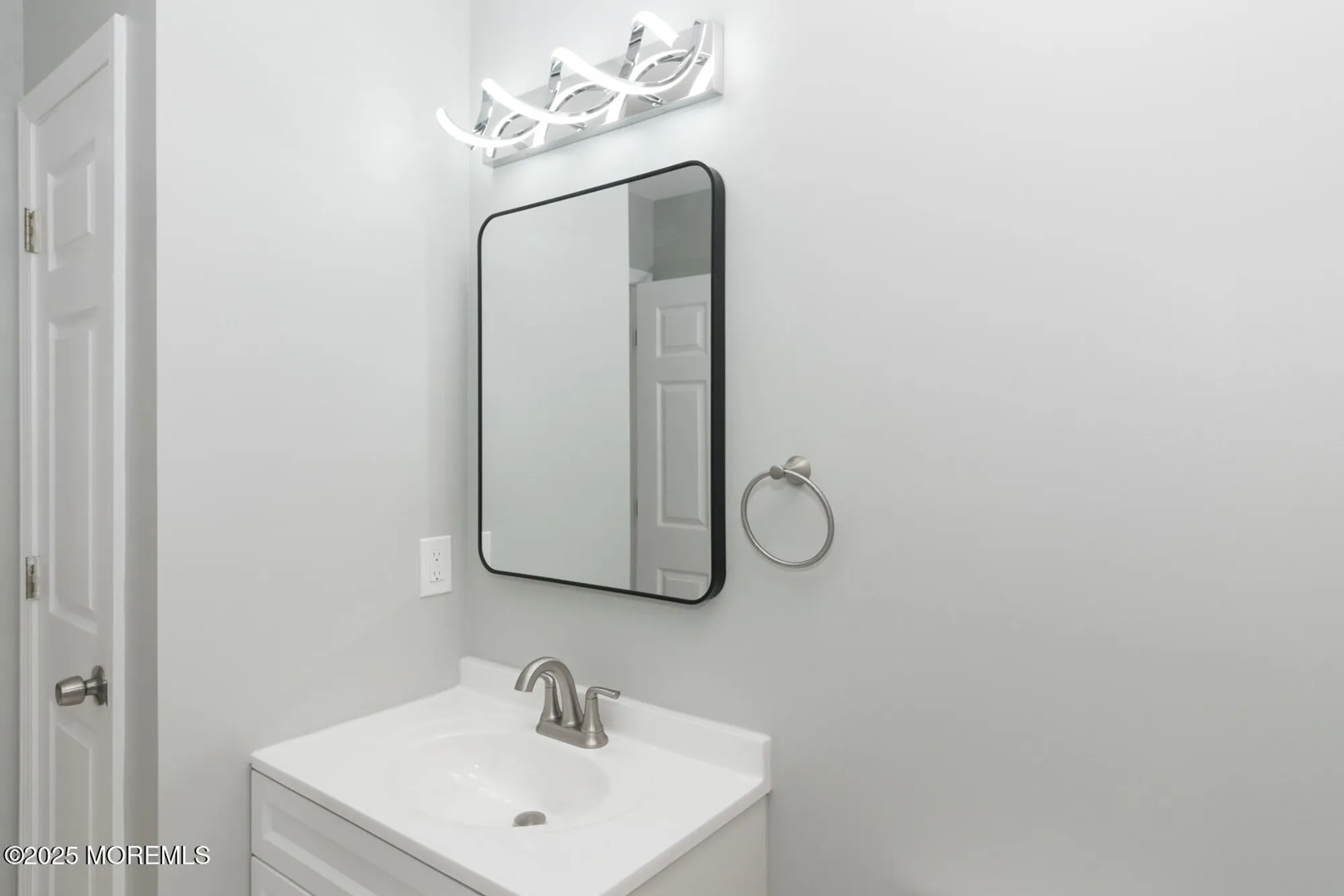 Property Slideshow image 16 of 36 | 3 winding river rd, Lakewood, NJ, 08701