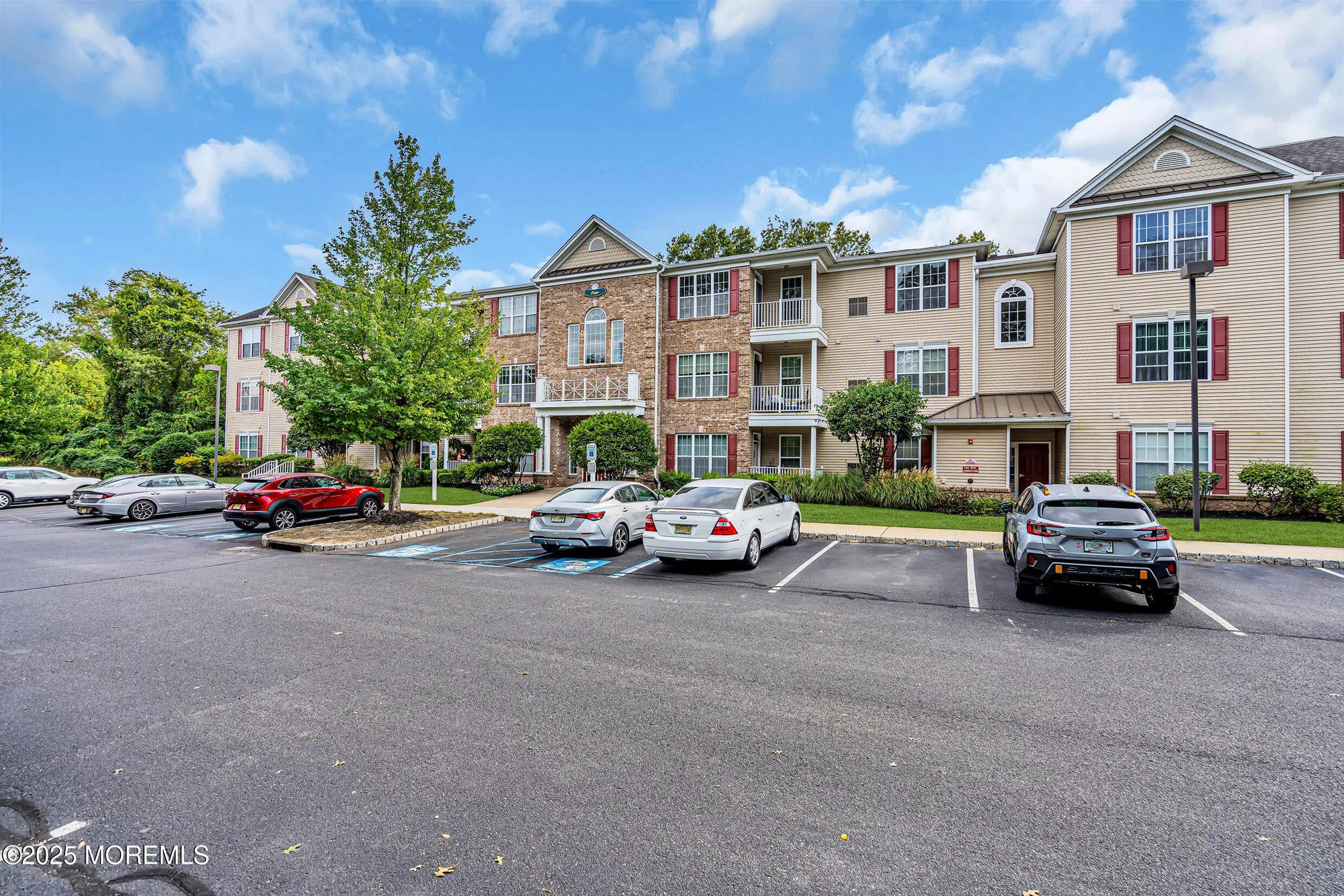 Property Slideshow image 6 of 39 | 425 sophee ln, Lakewood, NJ, 08701