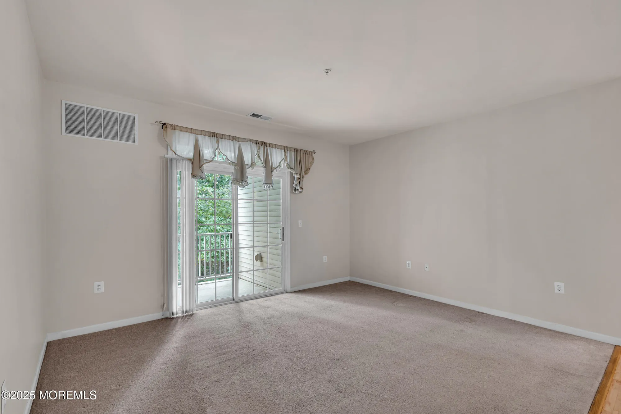 Property Slideshow image 14 of 39 | 425 sophee ln, Lakewood, NJ, 08701