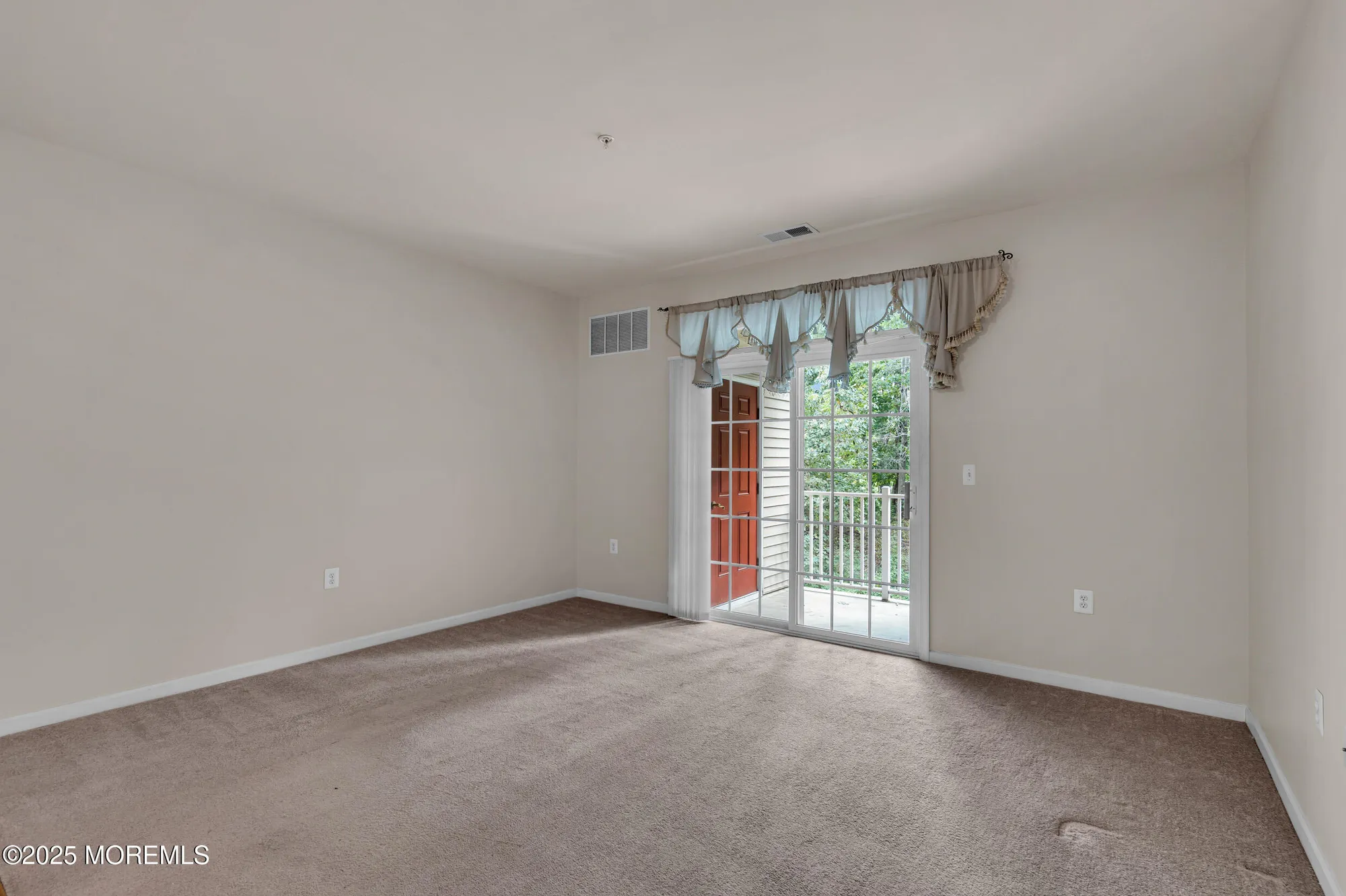 Property Slideshow image 15 of 39 | 425 sophee ln, Lakewood, NJ, 08701