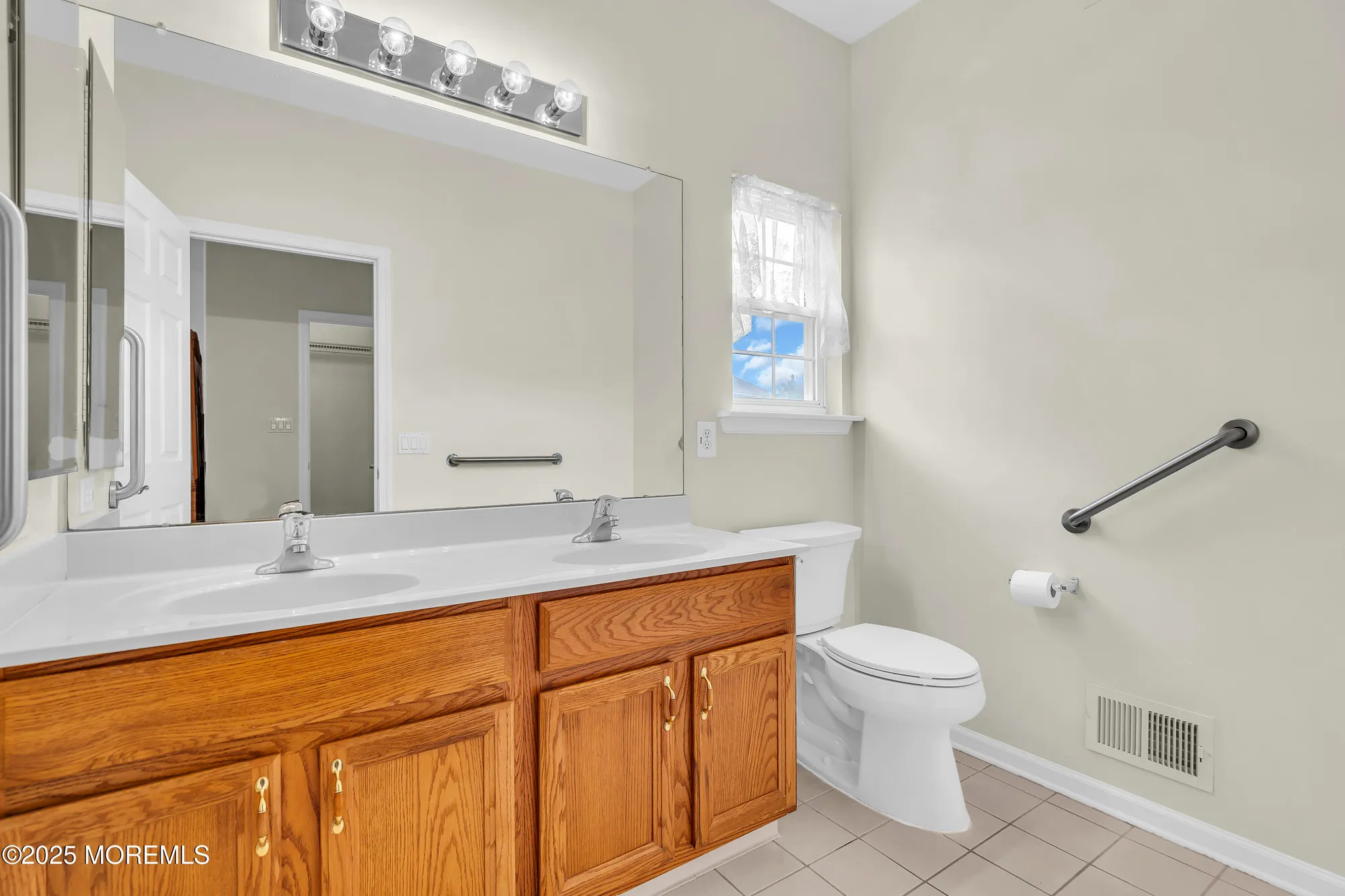 Property Slideshow image 15 of 32 | 20 rochford dr, Manchester, NJ, 08759