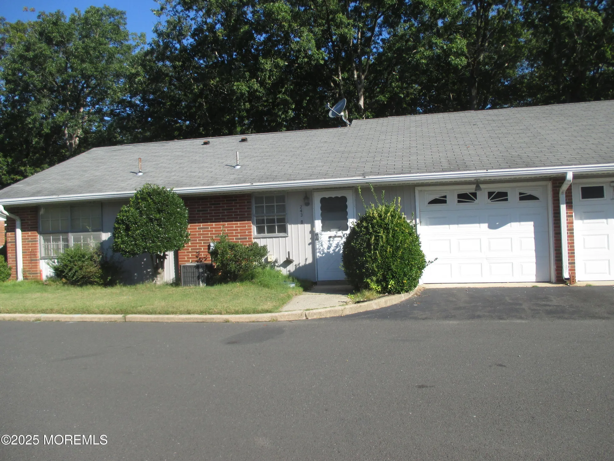 Property Slideshow image 5 of 36 | 243d jefferson ct, Lakewood, NJ, 08701