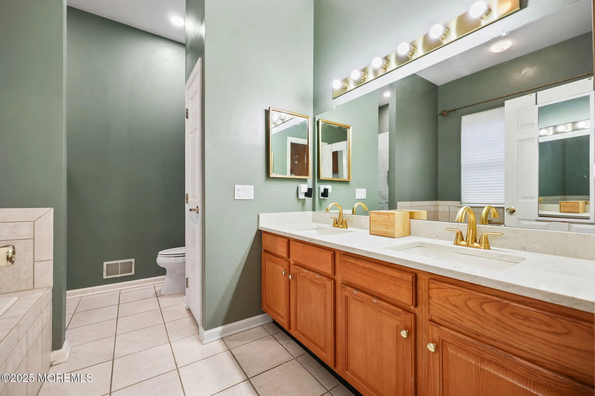 Property Slideshow image 24 of 38 | 22 baltusrol dr, Jackson, NJ, 08527