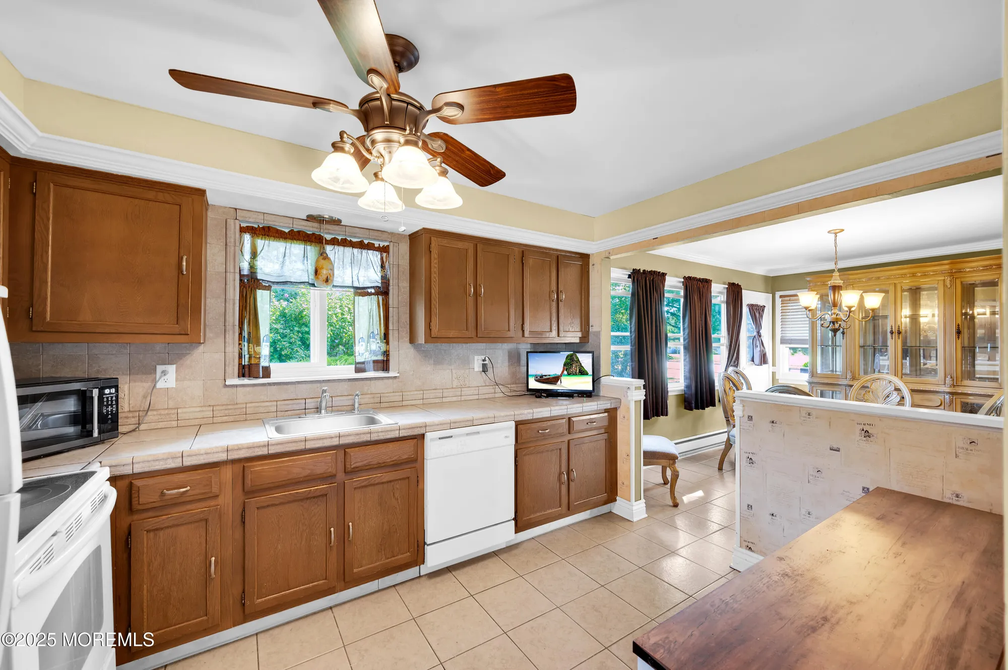 Property Slideshow image 3 of 25 | 6 heywood ct, Brick, NJ, 08724