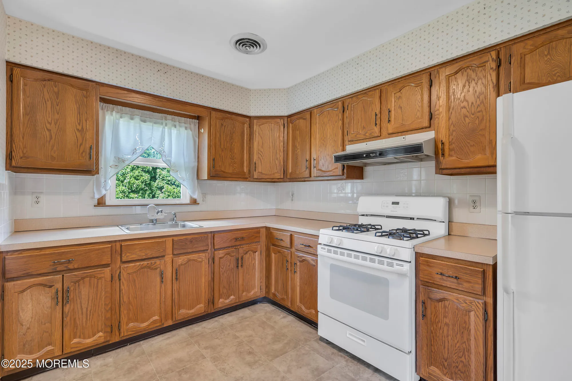 Property Slideshow image 10 of 18 | 162 castleton dr, Toms River, NJ, 08757