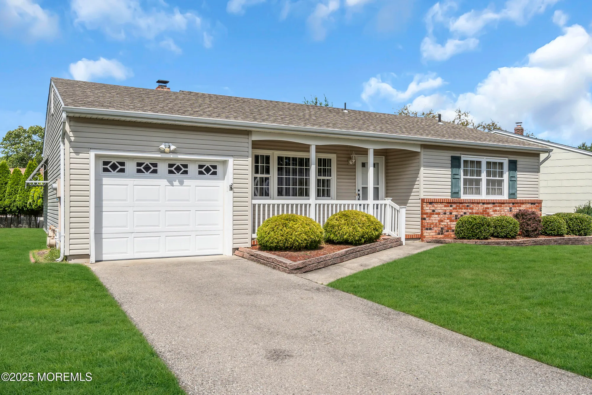 Property Slideshow image 5 of 18 | 162 castleton dr, Toms River, NJ, 08757