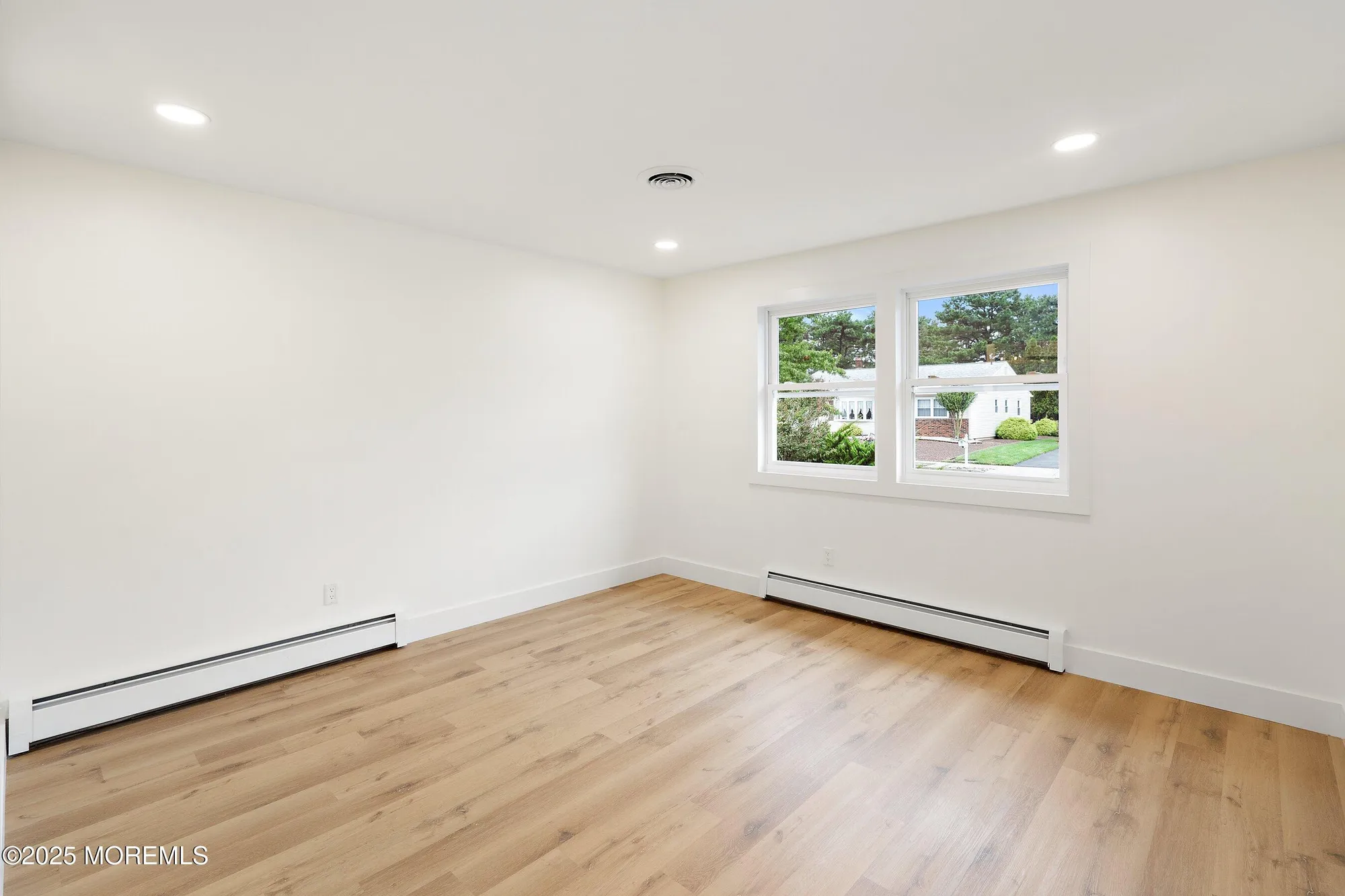 Property Slideshow image 14 of 31 | 119 castleton dr, Toms River, NJ, 08757