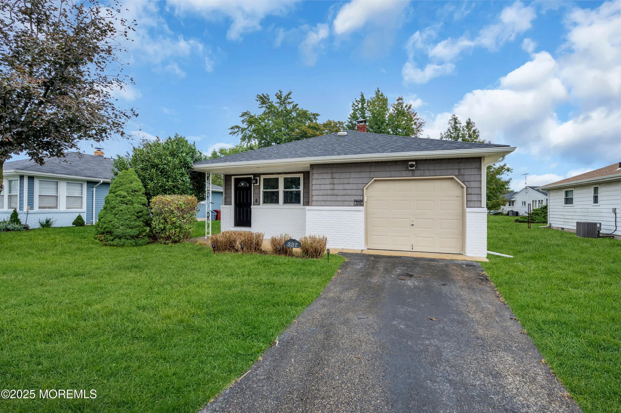 Property Slideshow image 3 of 34 | 332 curacao st, Toms River, NJ, 08757