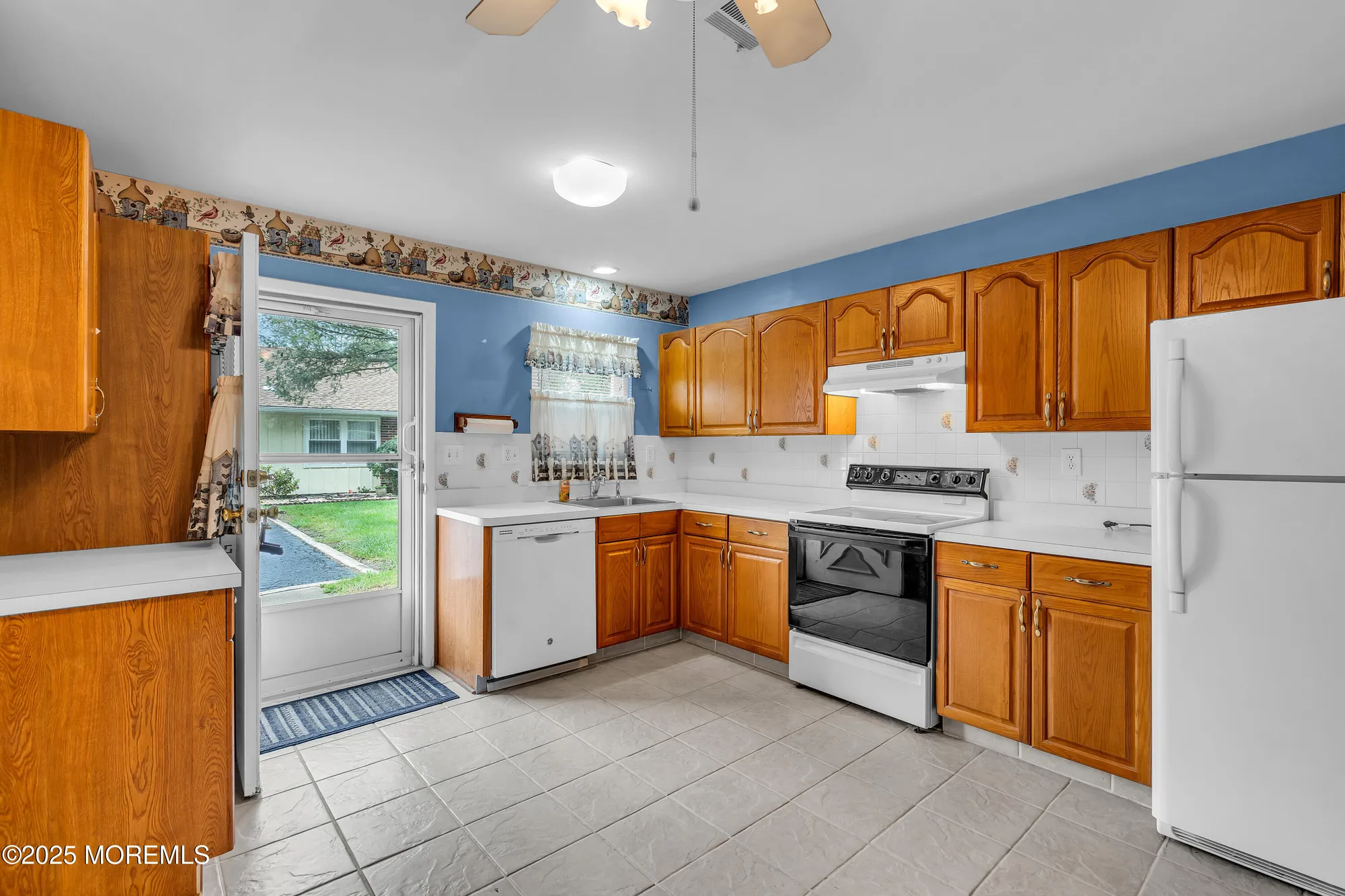 Property Slideshow image 4 of 15 | 232b buckingham ct b, Lakewood, NJ, 08701