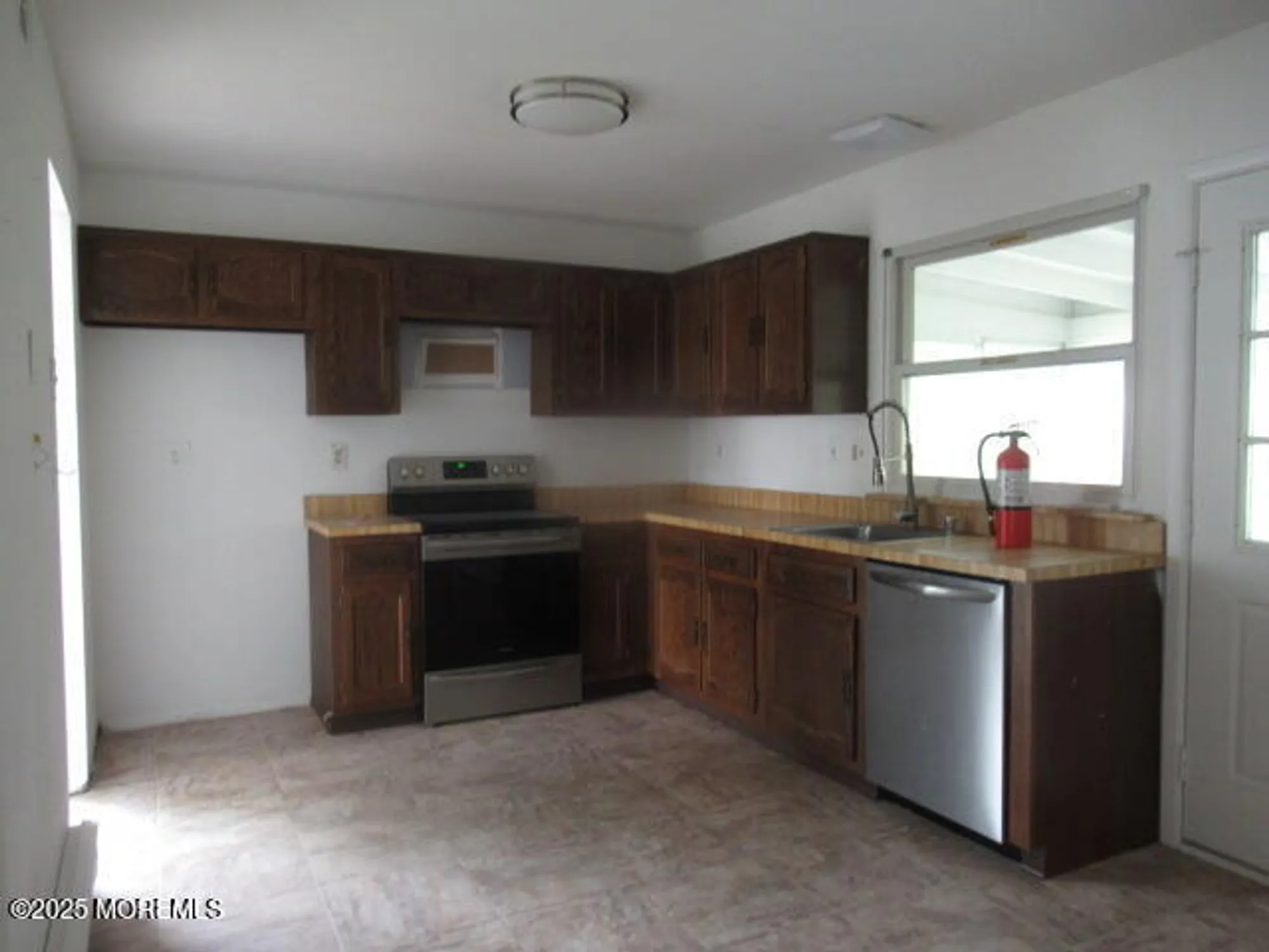 Property Slideshow image 4 of 14 | 10 dunstable rd, Southampton, NJ, 08088