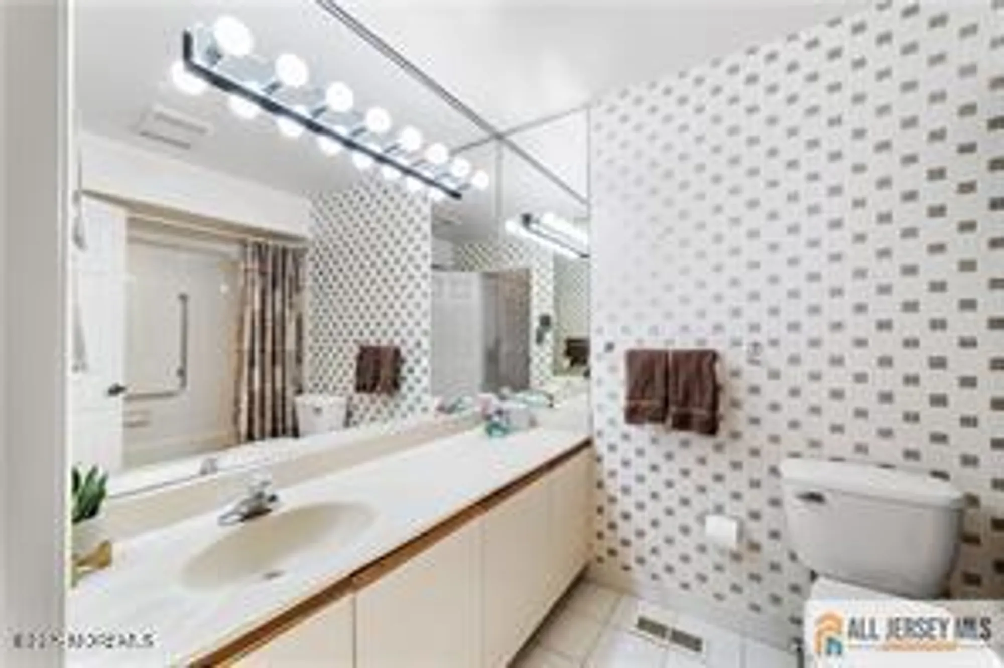 Property Slideshow image 9 of 12 | 16 alexander hamilton ct b, Monroe, NJ, 08831