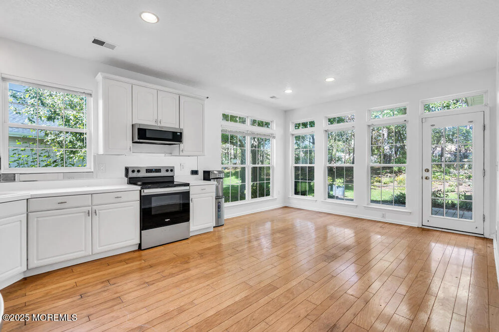 Property Slideshow image 10 of 26 | 18 evergreen springs dr, Lakewood, NJ, 08701