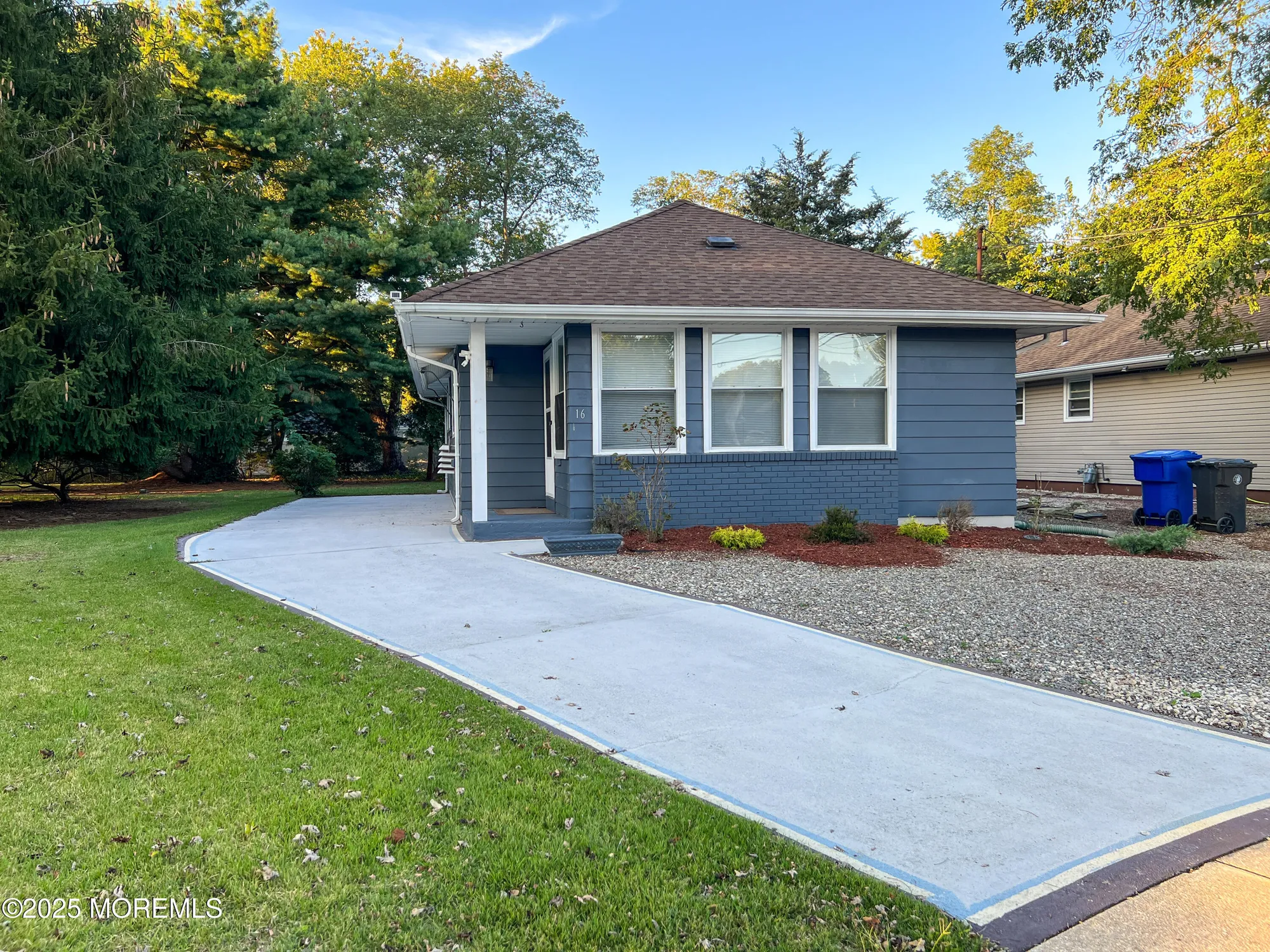 Property Slideshow image 1 of 18 | 16 catskill ct, Toms River, NJ, 08753