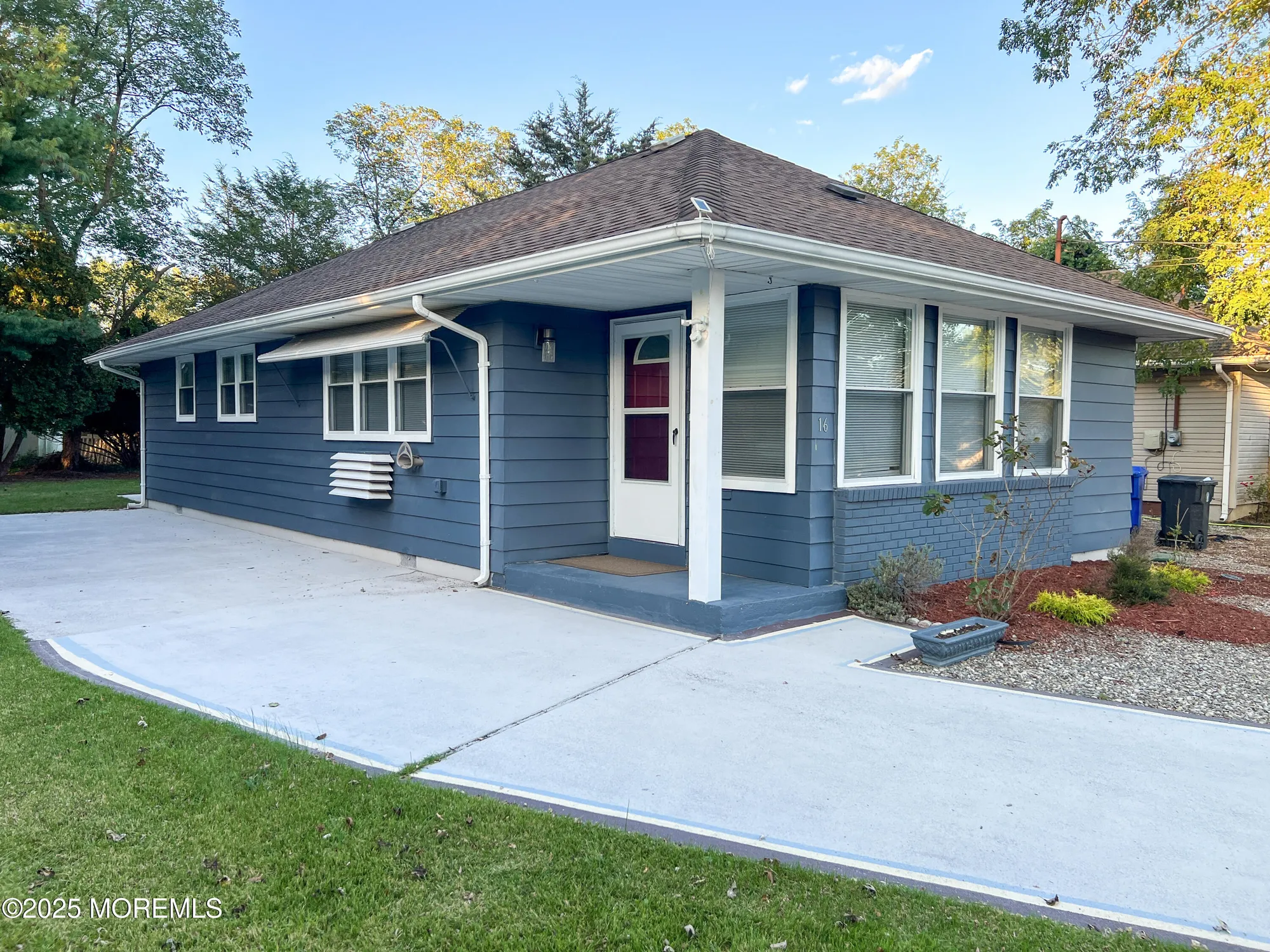 Property Slideshow image 2 of 18 | 16 catskill ct, Toms River, NJ, 08753