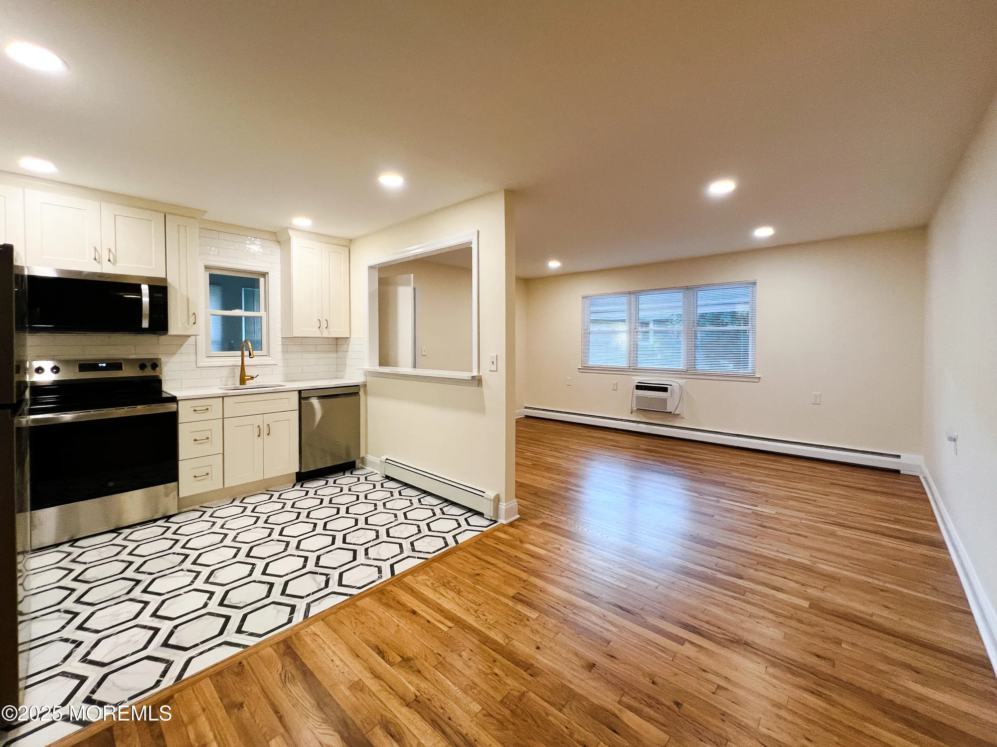 Property Slideshow image 10 of 18 | 16 catskill ct, Toms River, NJ, 08753