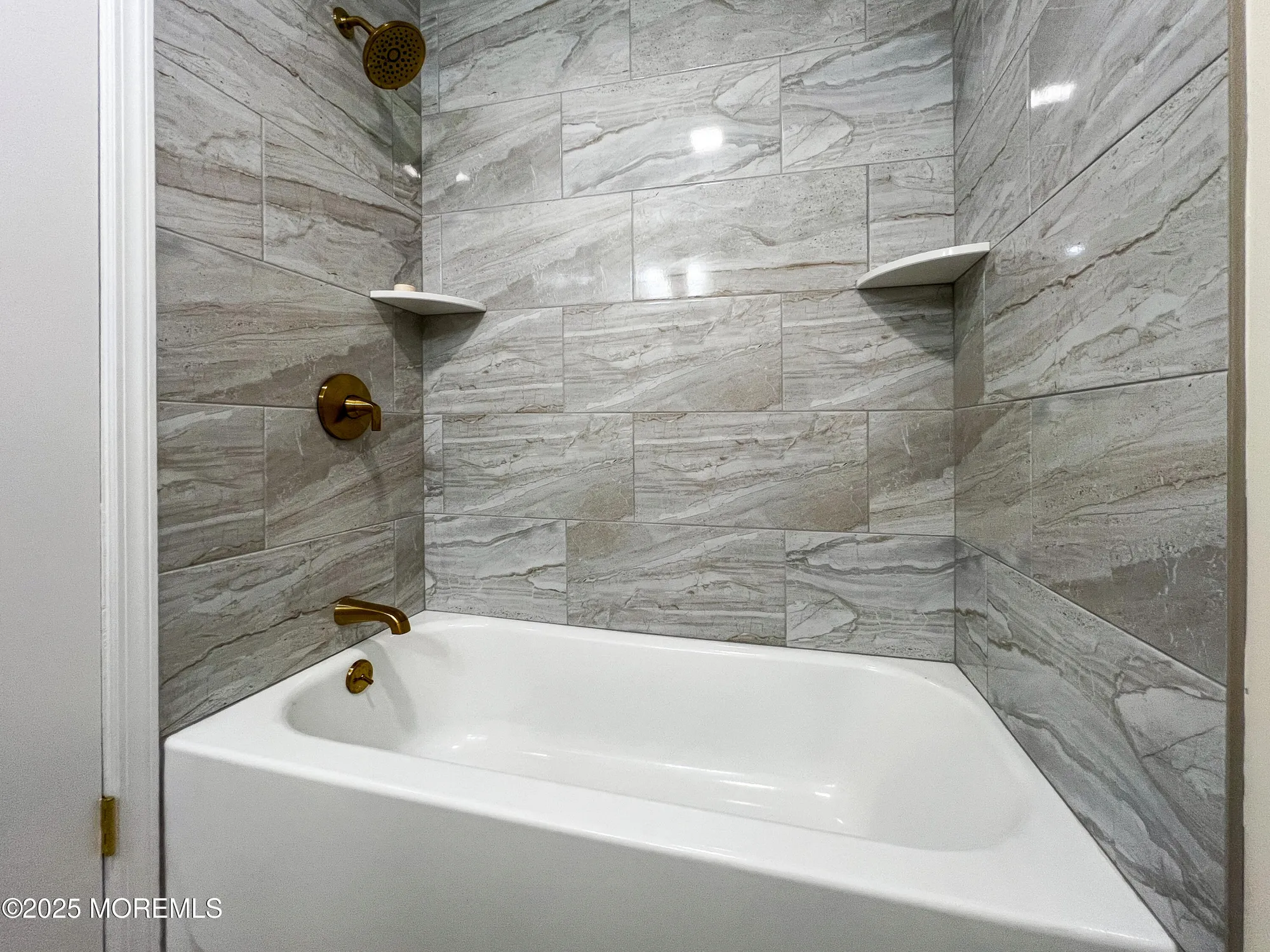 Property Slideshow image 14 of 18 | 16 catskill ct, Toms River, NJ, 08753