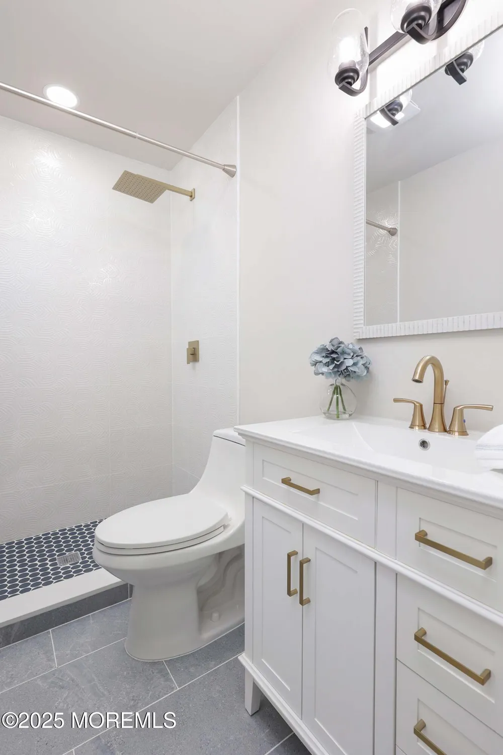 Property Slideshow image 6 of 34 | 12 ellsworth ct, Red Bank, NJ, 07701