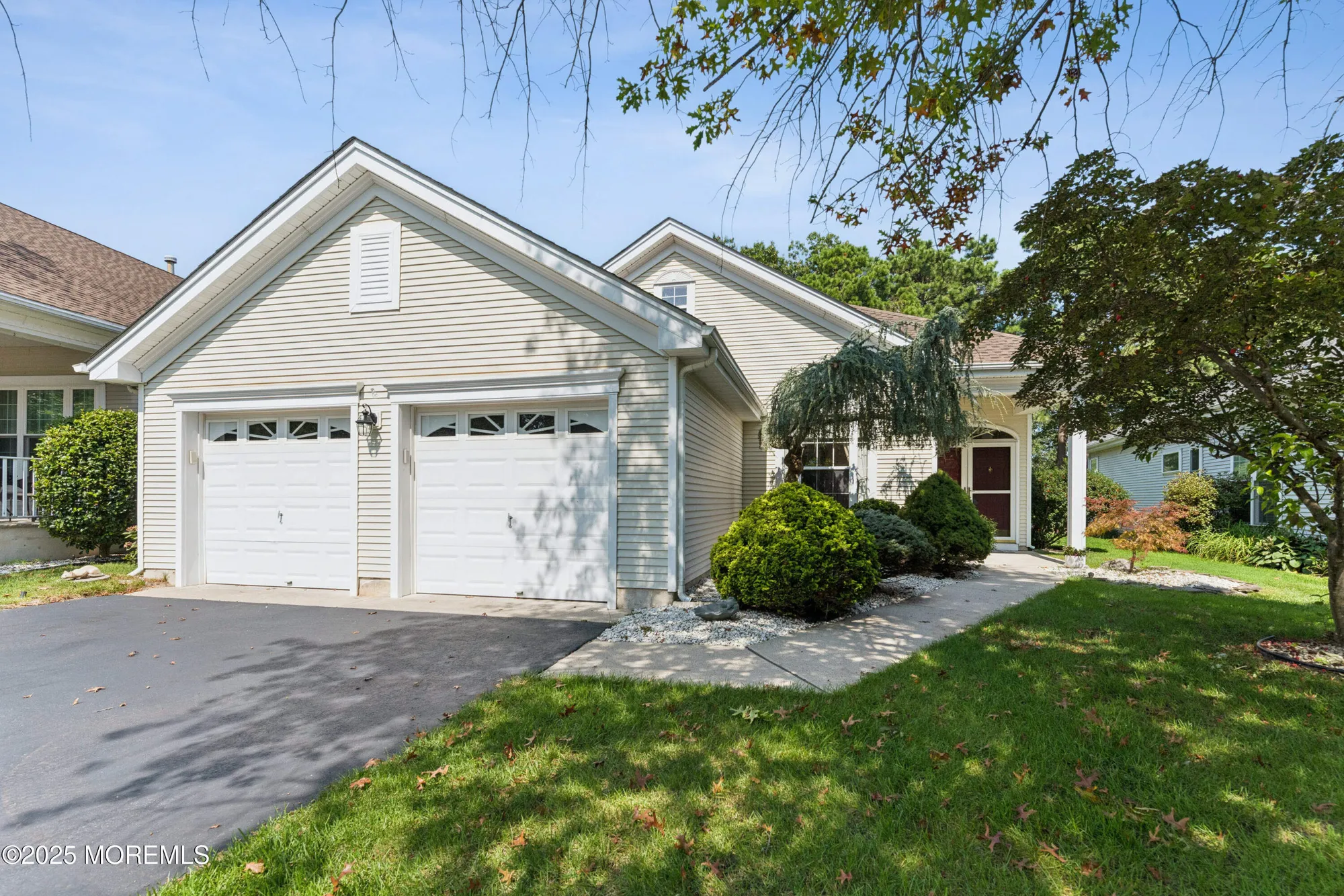 Property Slideshow image 2 of 36 | 25 spring valley dr, Lakewood, NJ, 08701