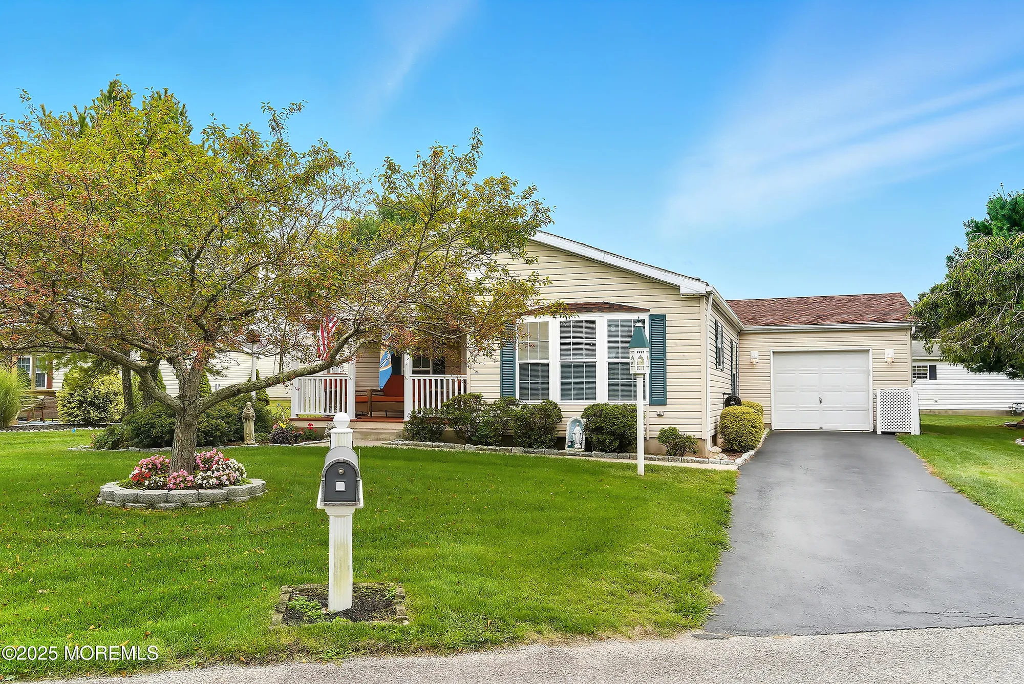 Property Slideshow image 1 of 18 | 75 perrys ln, Manahawkin, NJ, 08050