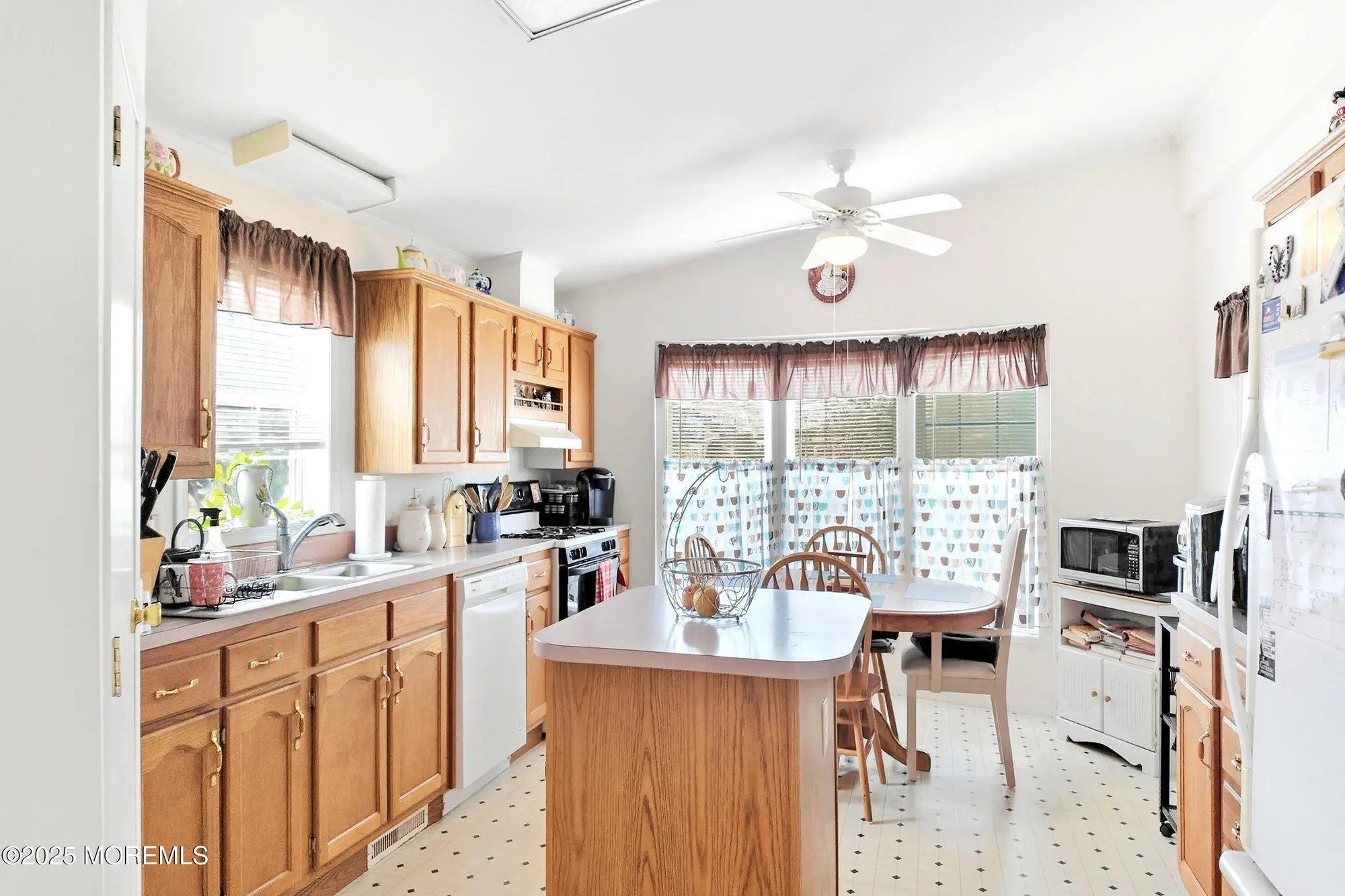 Property Slideshow image 5 of 18 | 75 perrys ln, Manahawkin, NJ, 08050