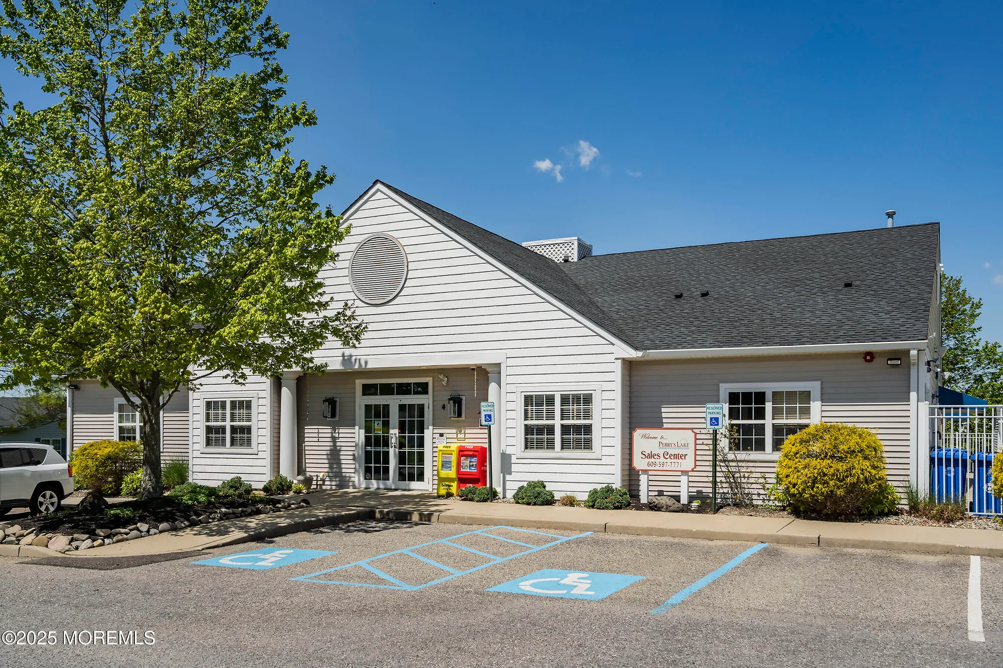 Property Slideshow image 14 of 18 | 75 perrys ln, Manahawkin, NJ, 08050