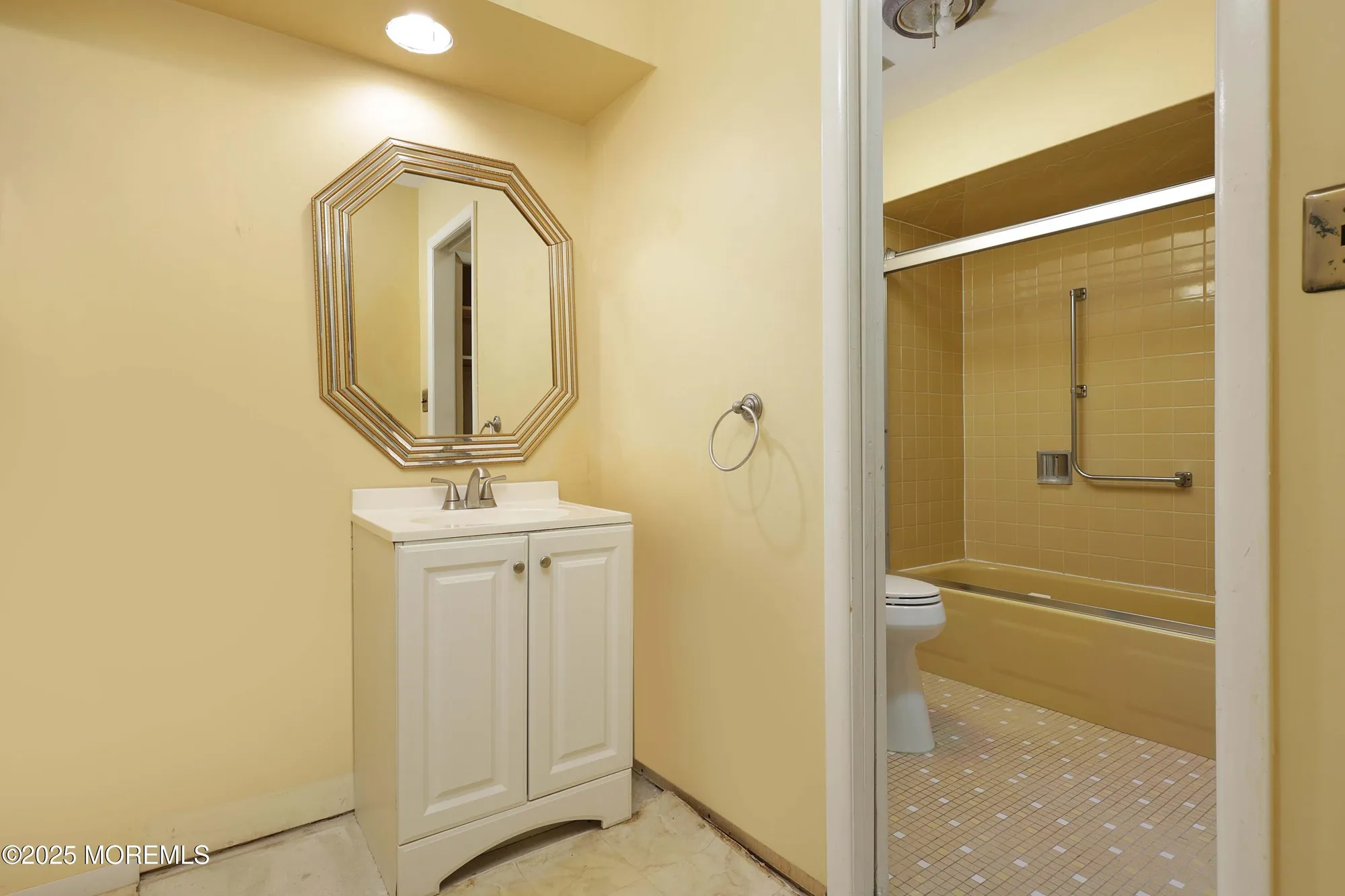 Property Slideshow image 17 of 49 | 7 lexington ct, Red Bank, NJ, 07701