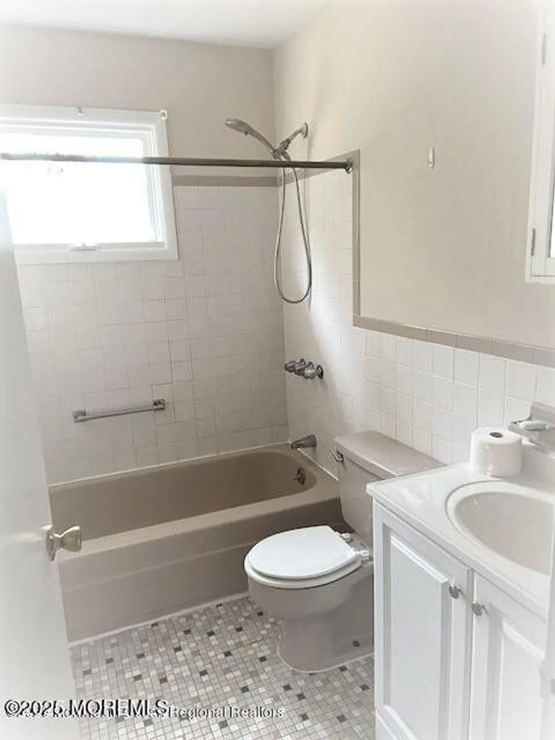 Property Slideshow image 7 of 8 | 937 edgebrook dr, Toms River, NJ, 08757