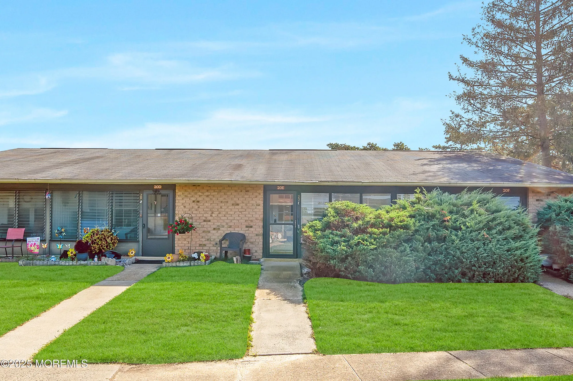 Property Slideshow image 1 of 21 | 20 yorkshire ct e, Manchester, NJ, 08759