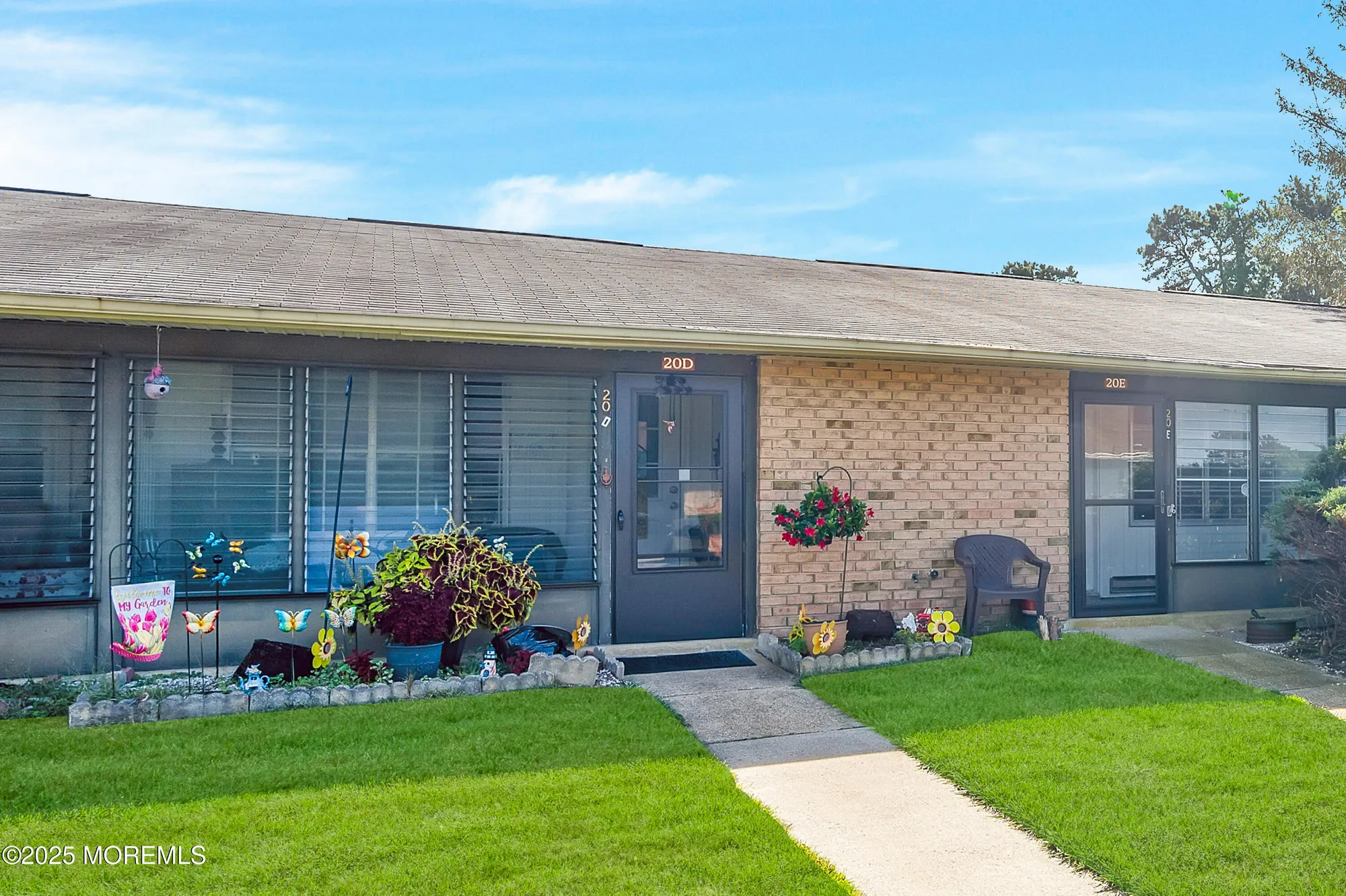 Property Slideshow image 2 of 21 | 20 yorkshire ct e, Manchester, NJ, 08759