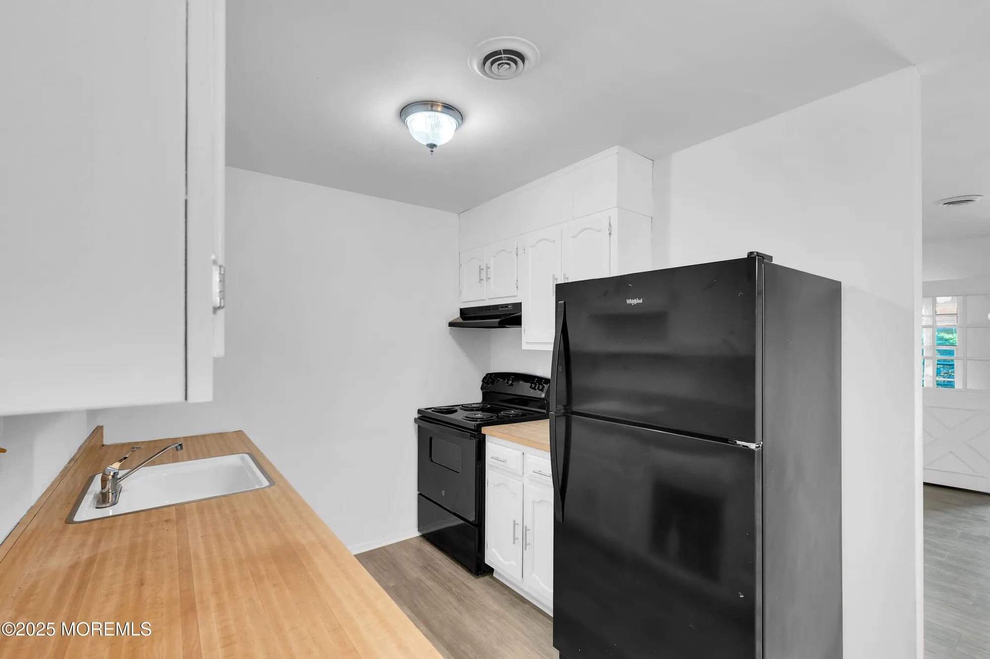 Property Slideshow image 8 of 21 | 20 yorkshire ct e, Manchester, NJ, 08759