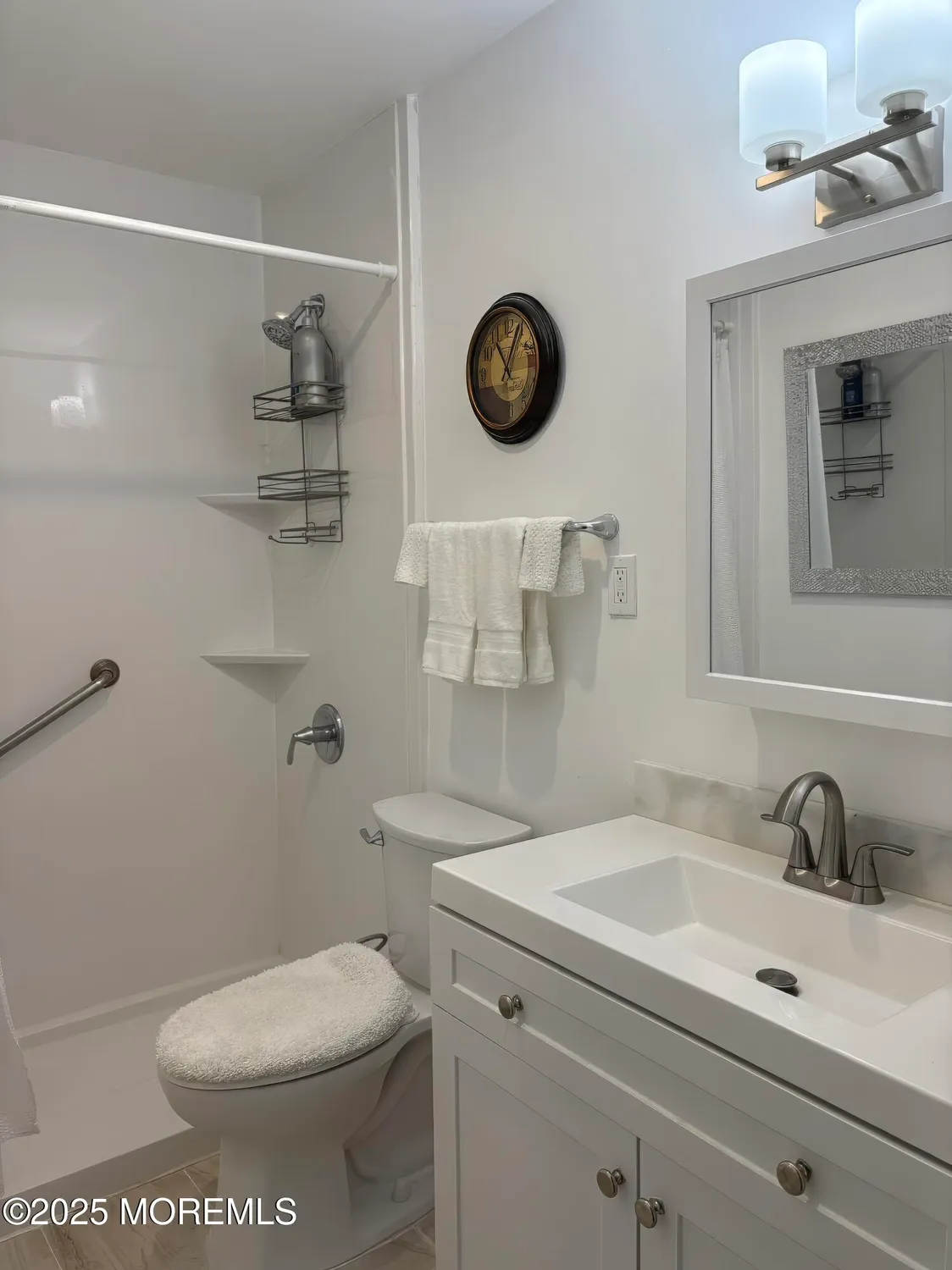 Property Slideshow image 17 of 38 | 434e portsmouth dr, Lakewood, NJ, 08701